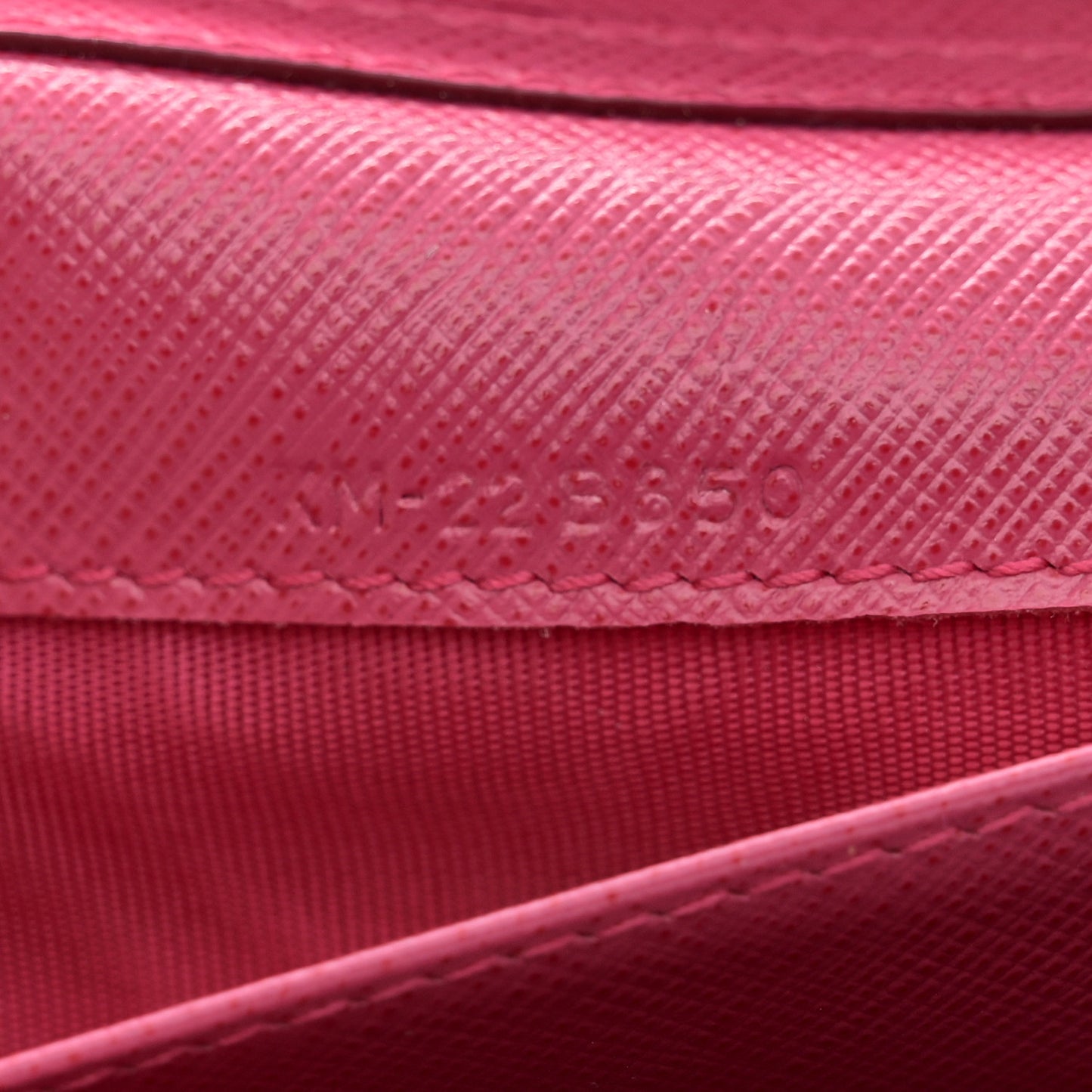 Hammered Calfskin Vara Bow Chain Wallet Pink