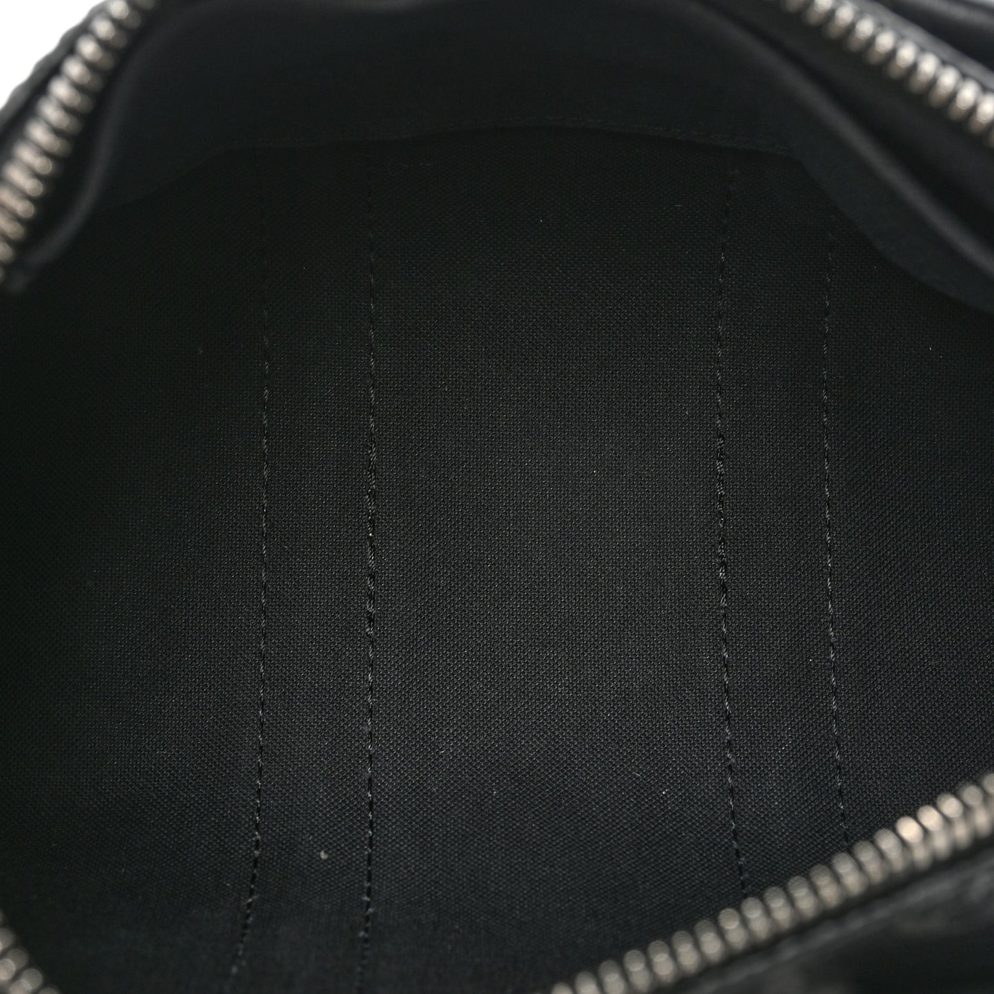 Reverse Monogram Eclipse Keepall Bandouliere 25