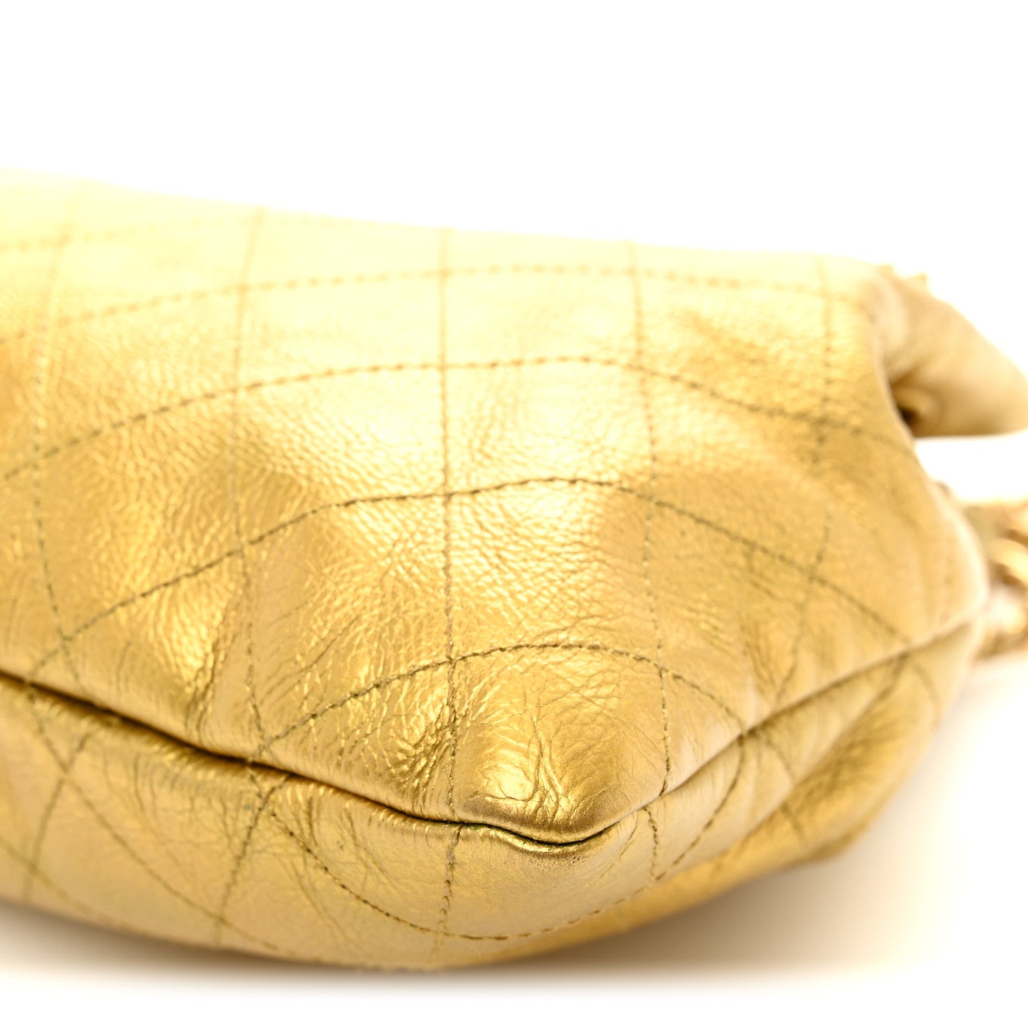 CHANEL ゴールド サテン キルティング パーティーバッグ Chanel Metallic Calfskin Quilted Small Drawstring Bag Gold 1863827