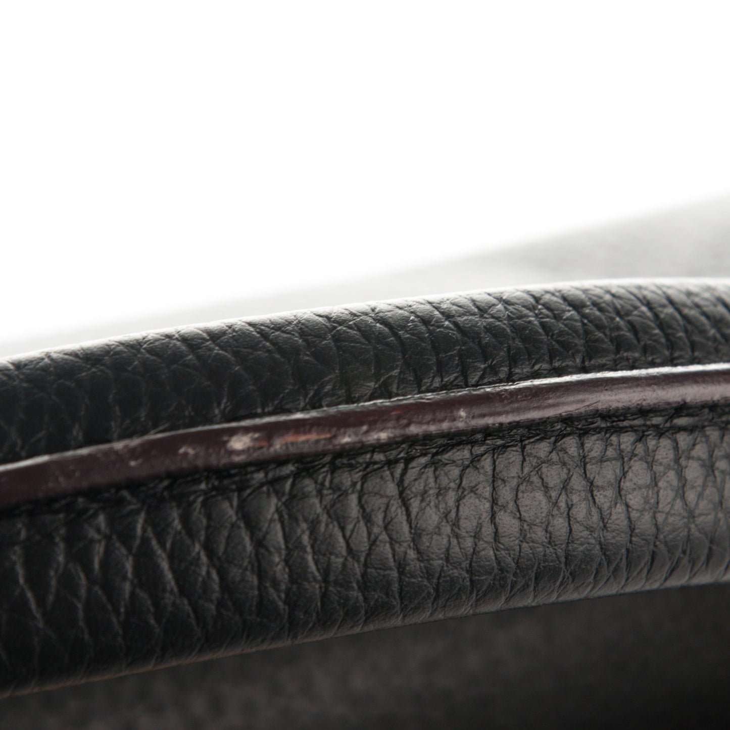 Taurillon Capucines MM Black
