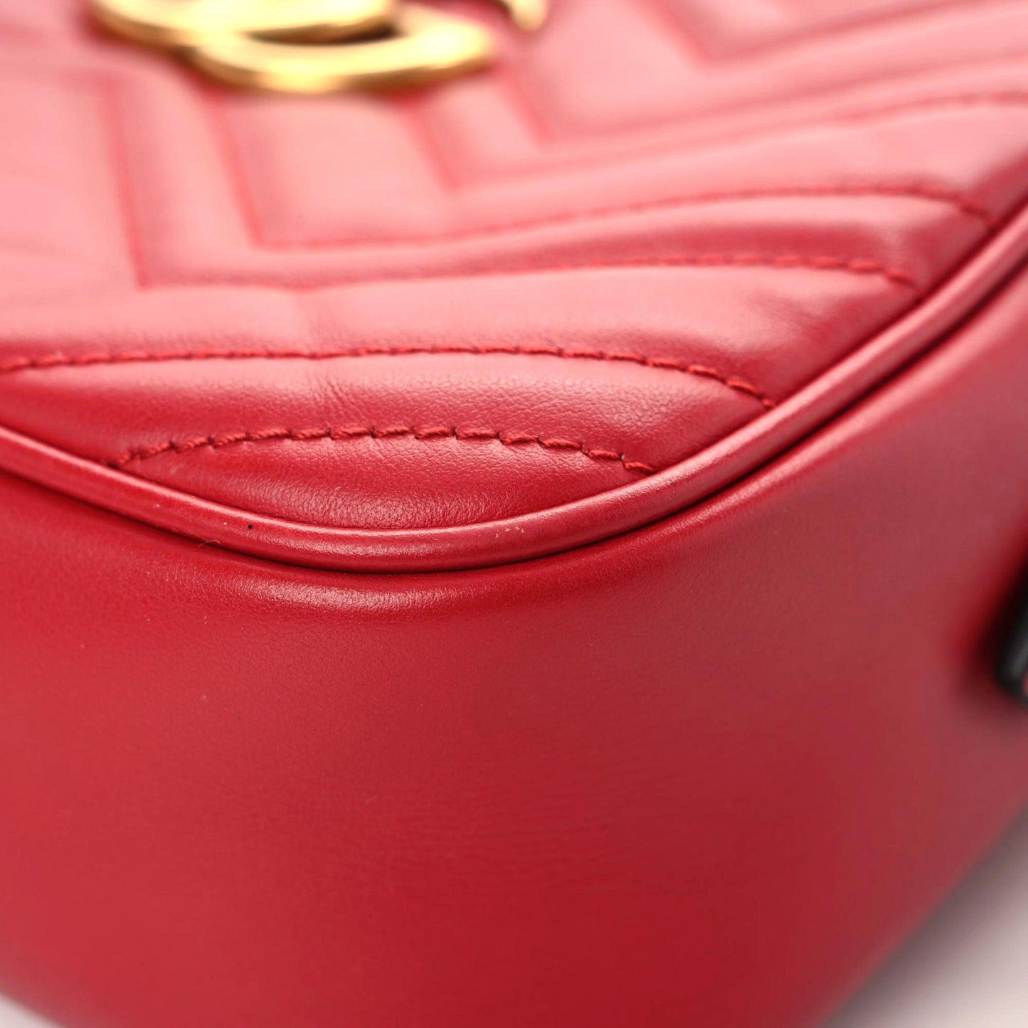 Calfskin Matelasse Small GG Marmont Chain Shoulder Bag Hibiscus Red