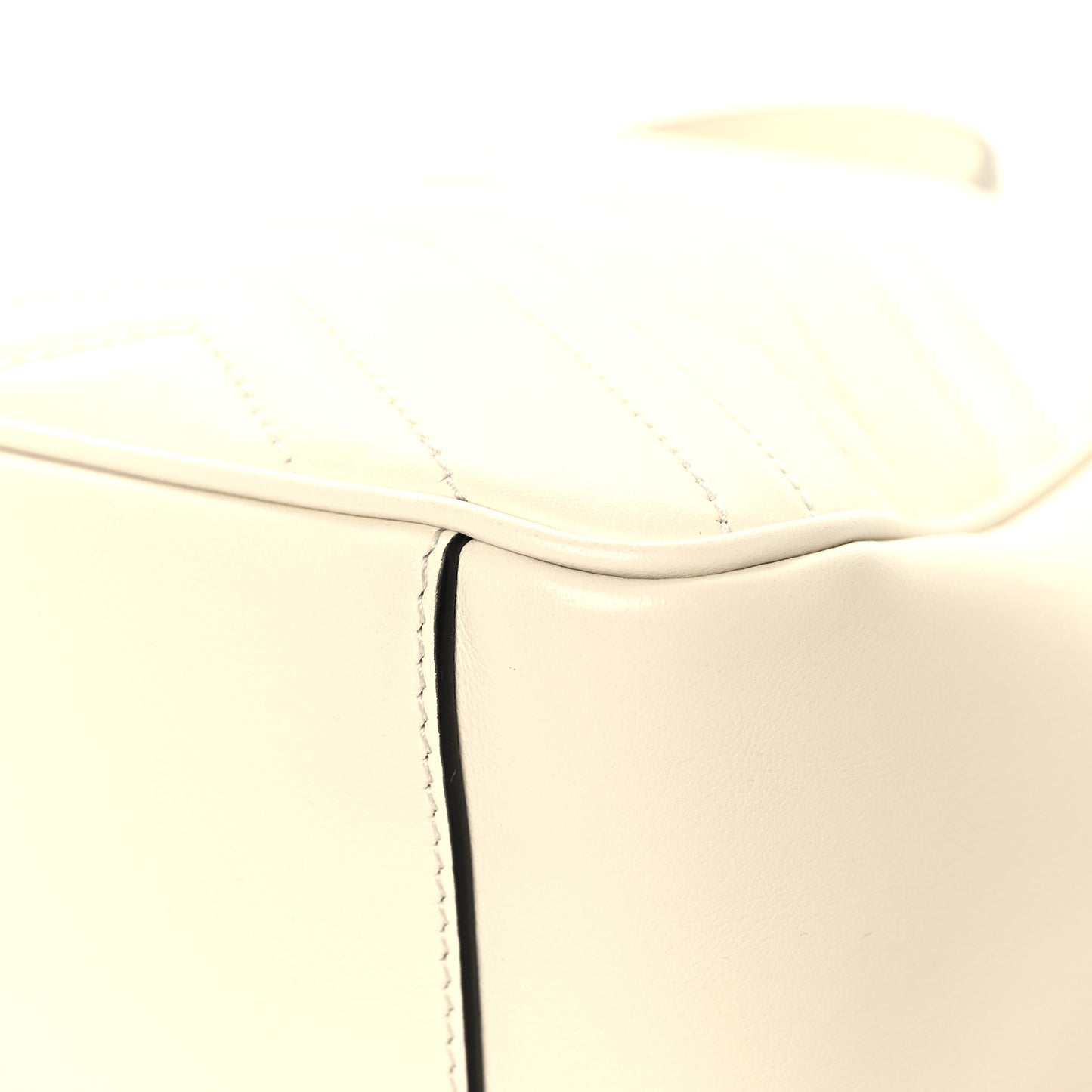 Calfskin Matelasse Small GG Marmont Top Handle Shoulder Bag White
