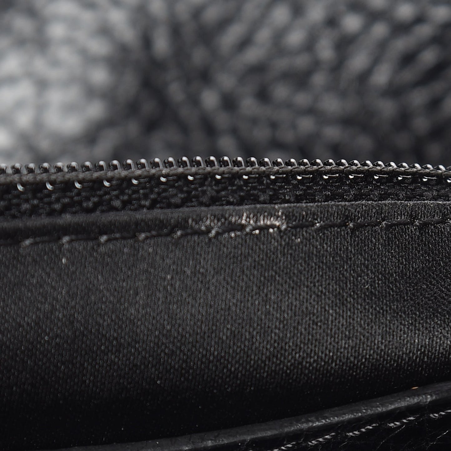 Glazed Calfskin Stitched On The Road Flap Black