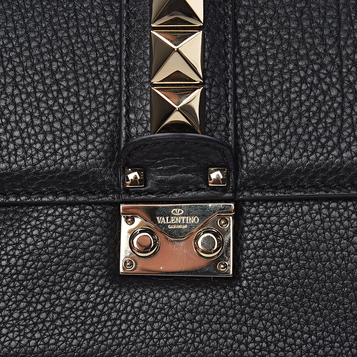 Pebbled Calfskin Medium Glam Lock Rockstud Flap Black
