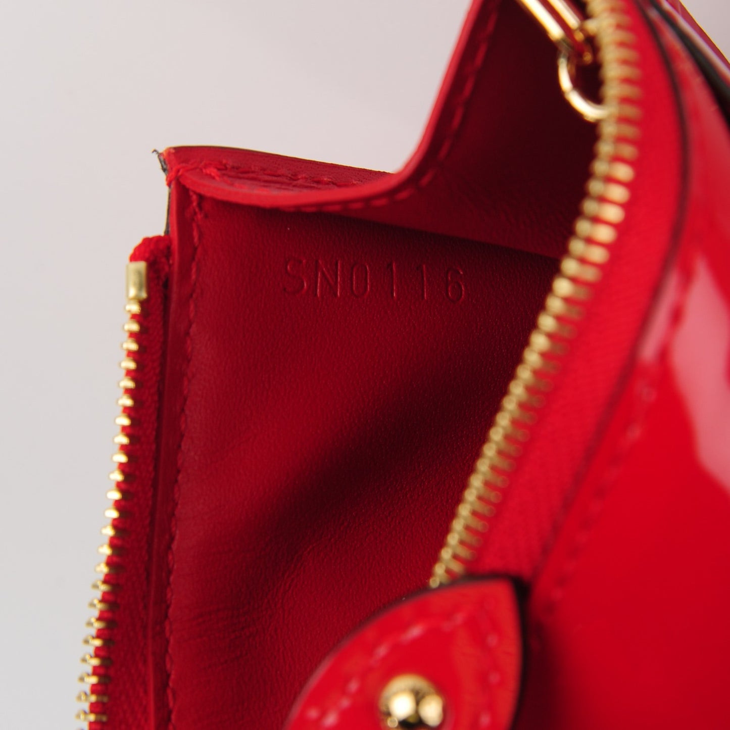 Vernis Key Pouch Cherry