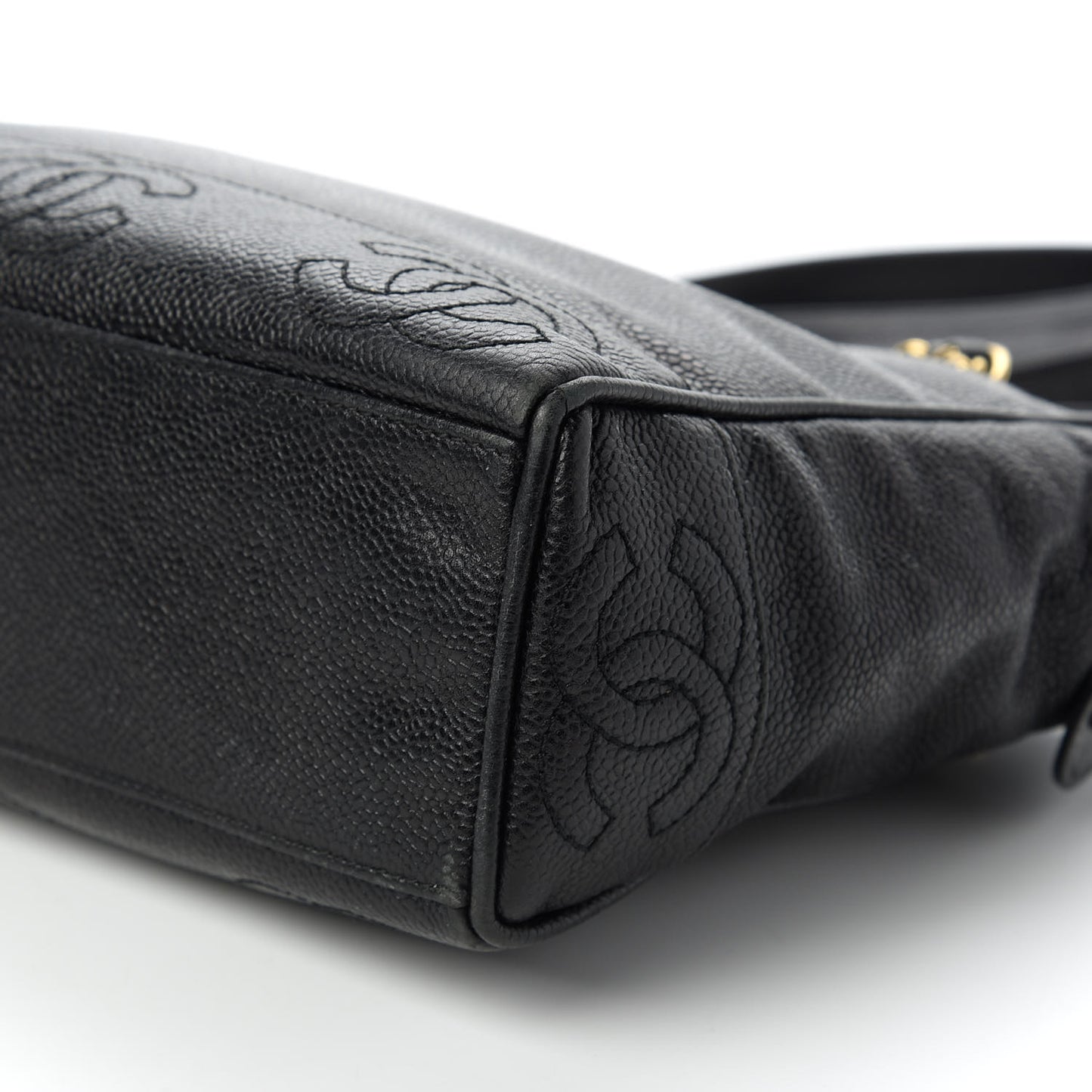 Caviar CC Shoulder Bag Black