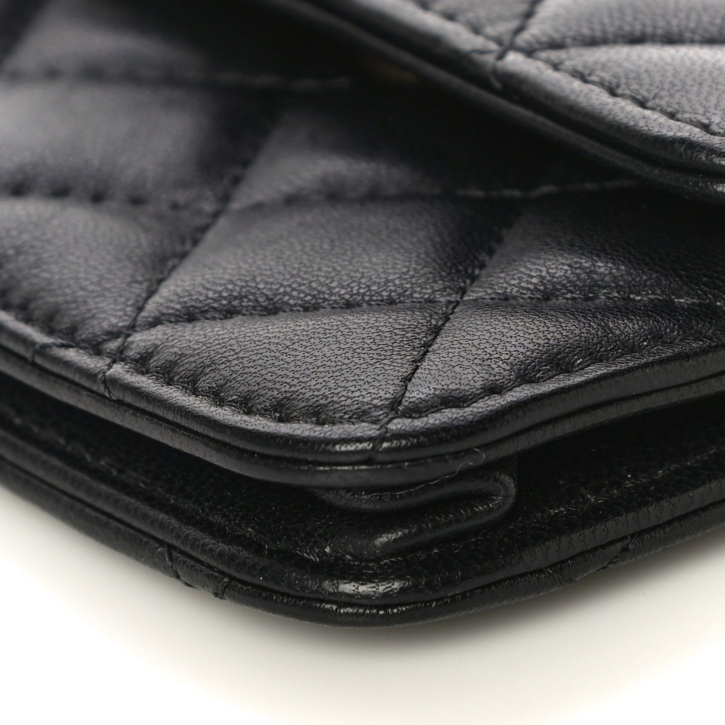Lambskin Quilted Pearl Crush Clutch With Chain Black