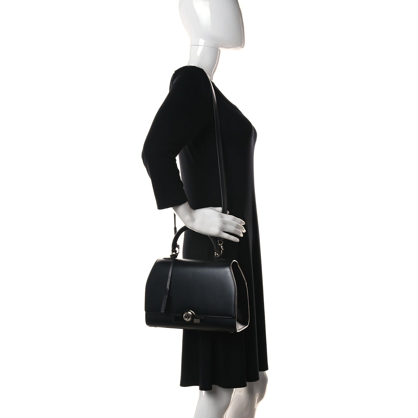 Box Calfskin Rejane PM Black