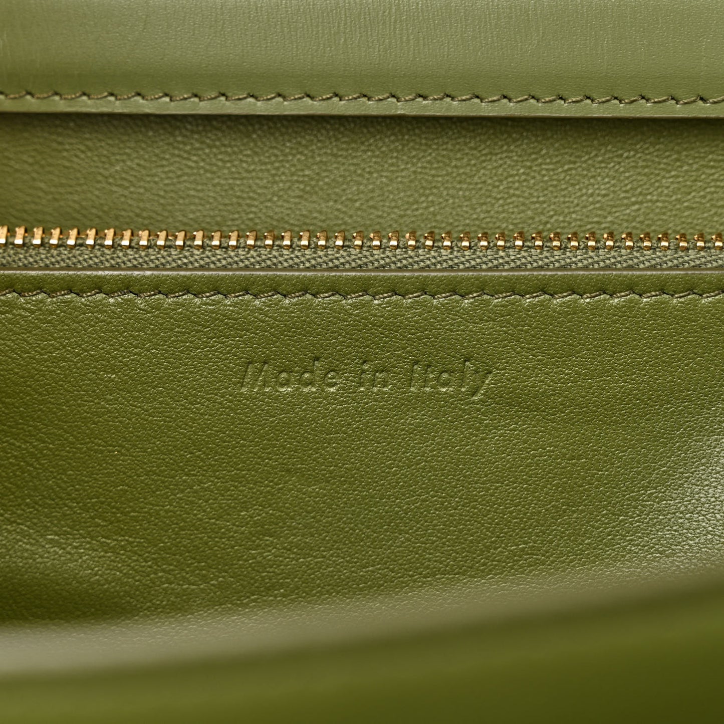 Box Calfskin Classic Box Medium Flap Bag Army Green