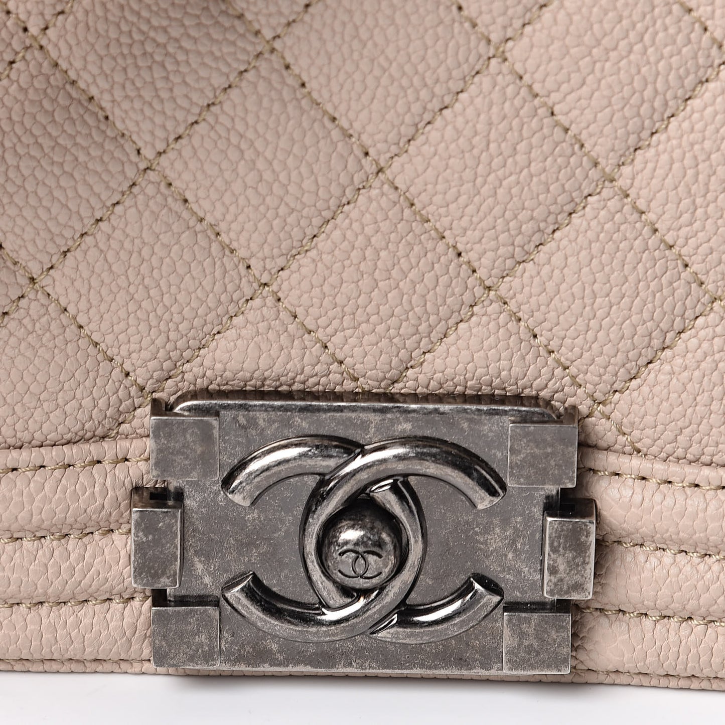 Caviar Quilted Medium Boy Flap Ivory