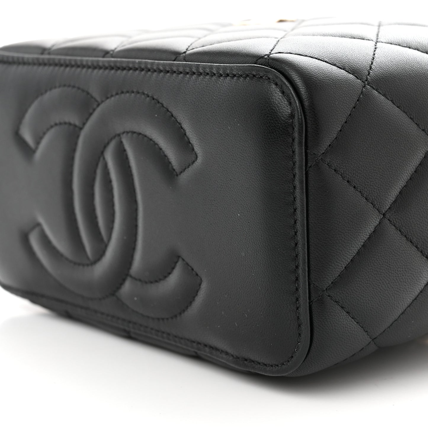 Lambskin Quilted Small Top Handle Vanity Case With Chain Black