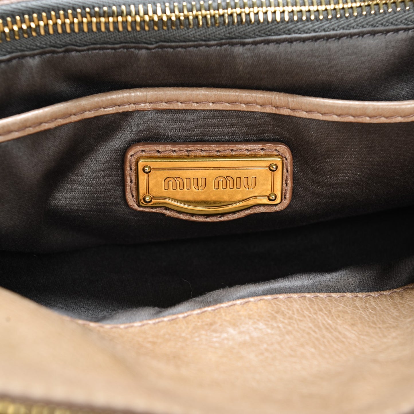 Vitello Lux Medium Bow Bag Cammeo