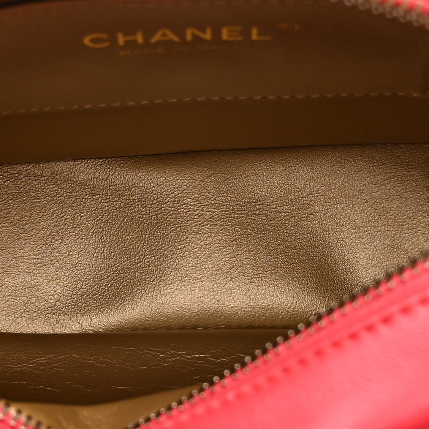 Lambskin Quilted CC Pearl Crush Camera Case Red