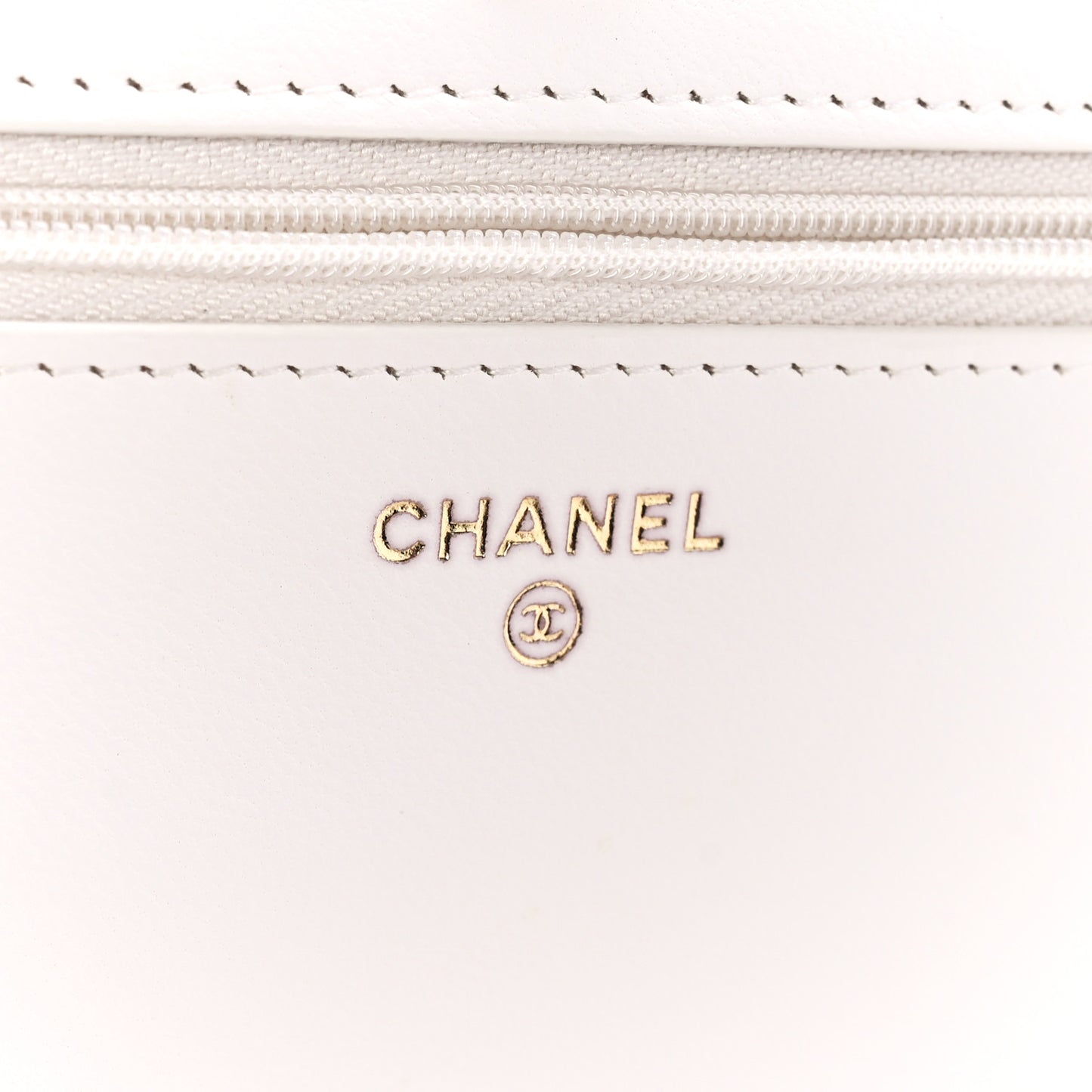 Lambskin Quilted Enamel Wallet On Chain WOC White