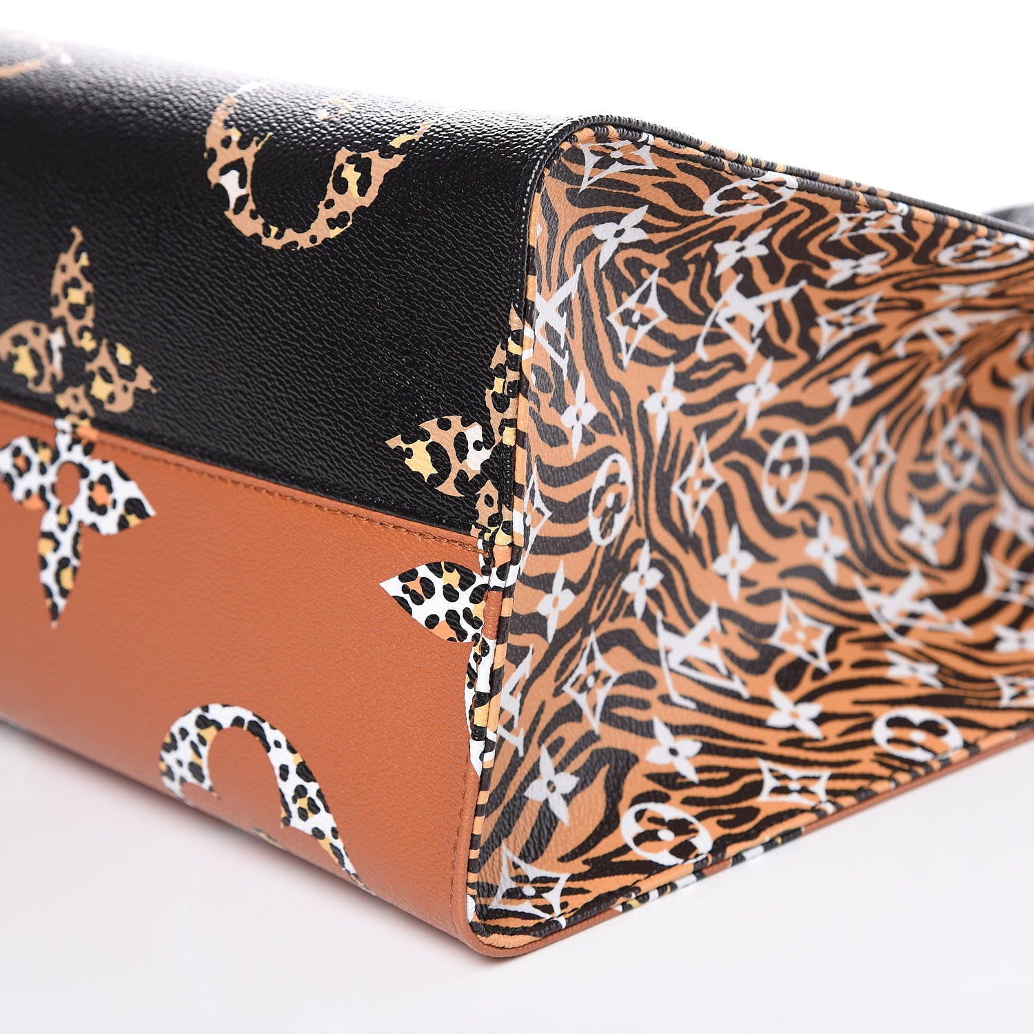 Louis Vuitton Monogram Giant Jungle Onthego GM Black 9 of 10