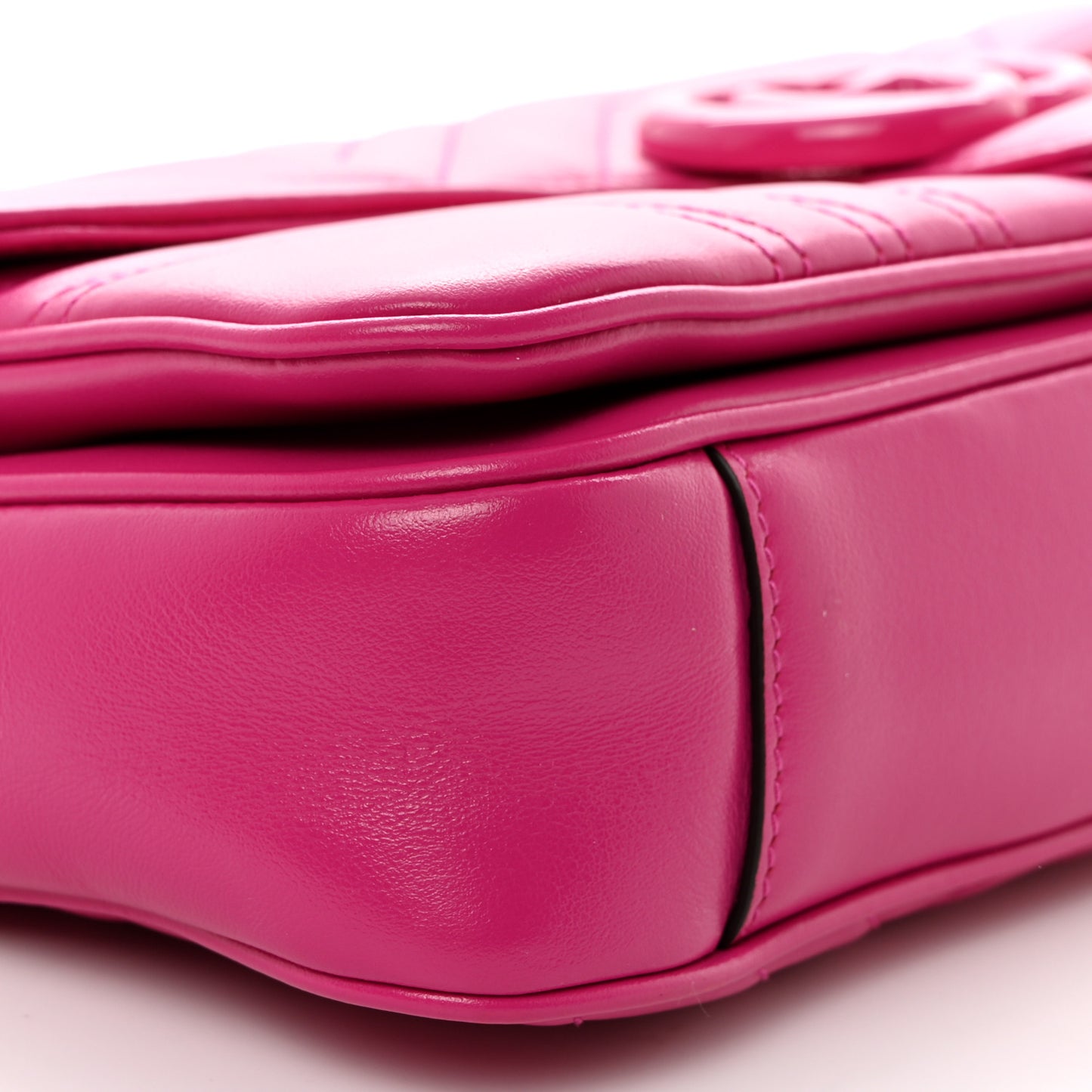 Calfskin Matelasse Monochrome GG Marmont Crossbody Shoulder Bag Classic Fuxia