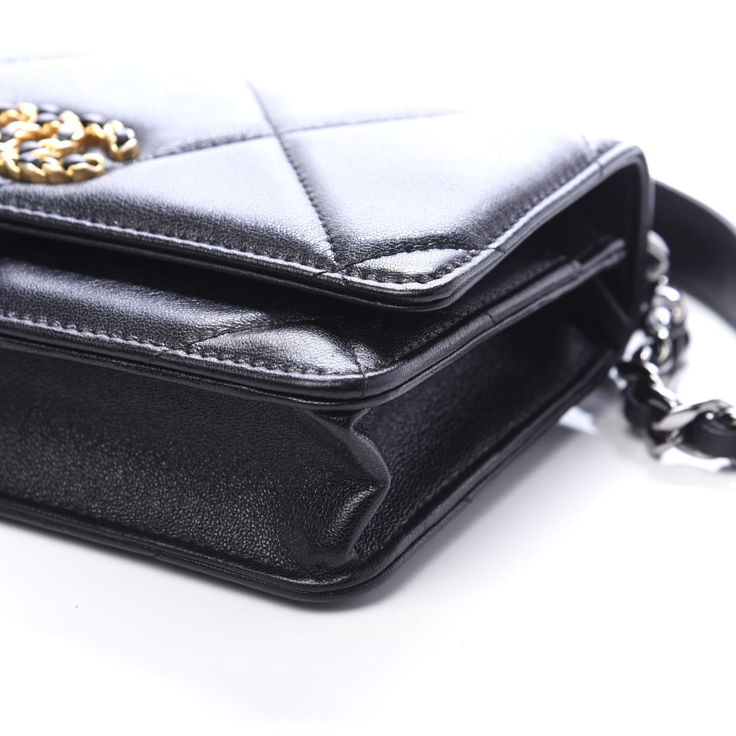 Lambskin Quilted 19 Wallet On Chain WOC Black