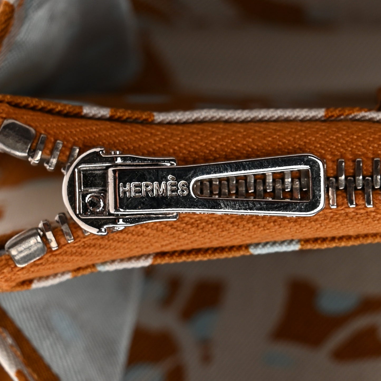 Epsom Silk'In Compact Wallet Sesame