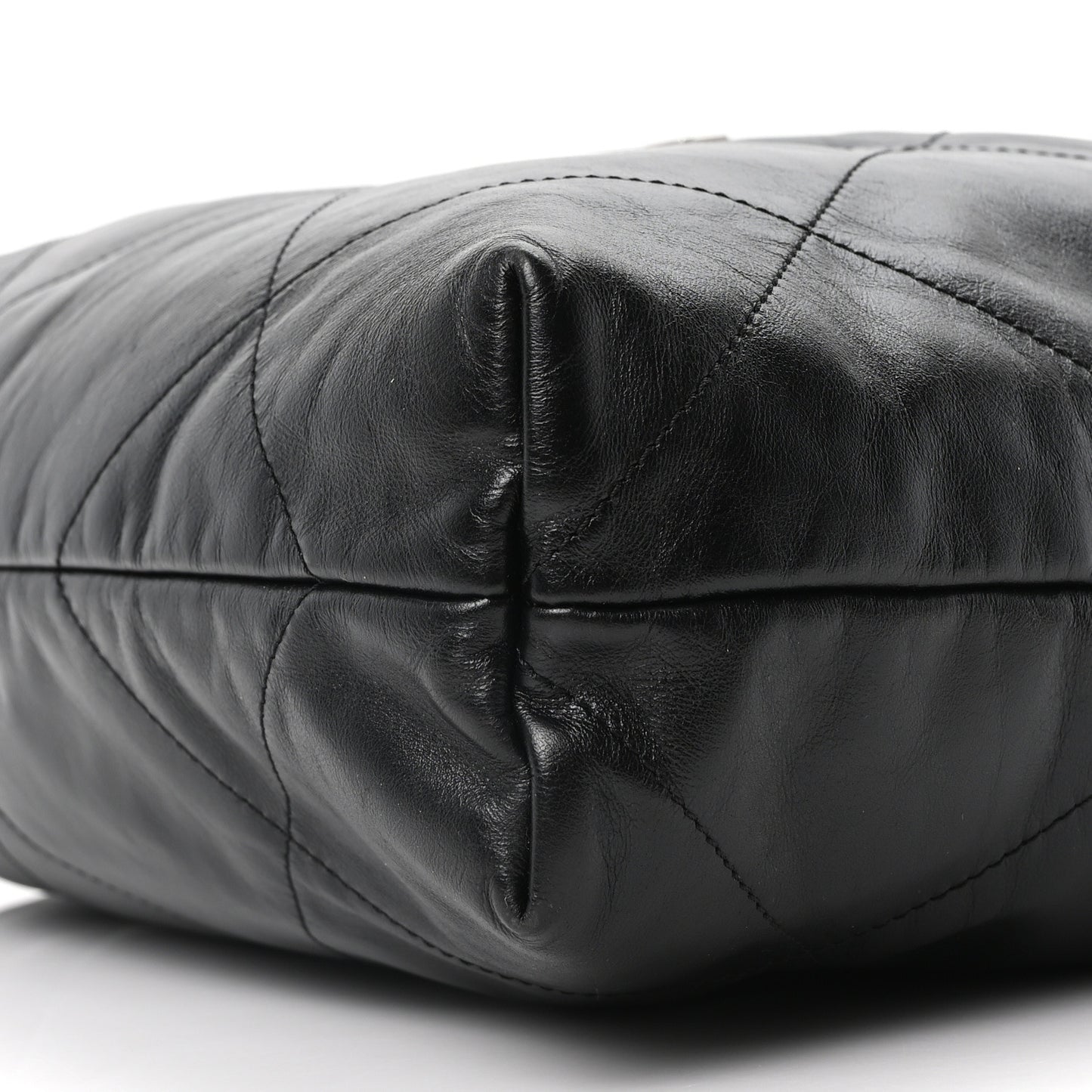 Shiny Calfskin Quilted Chanel 22 Black
