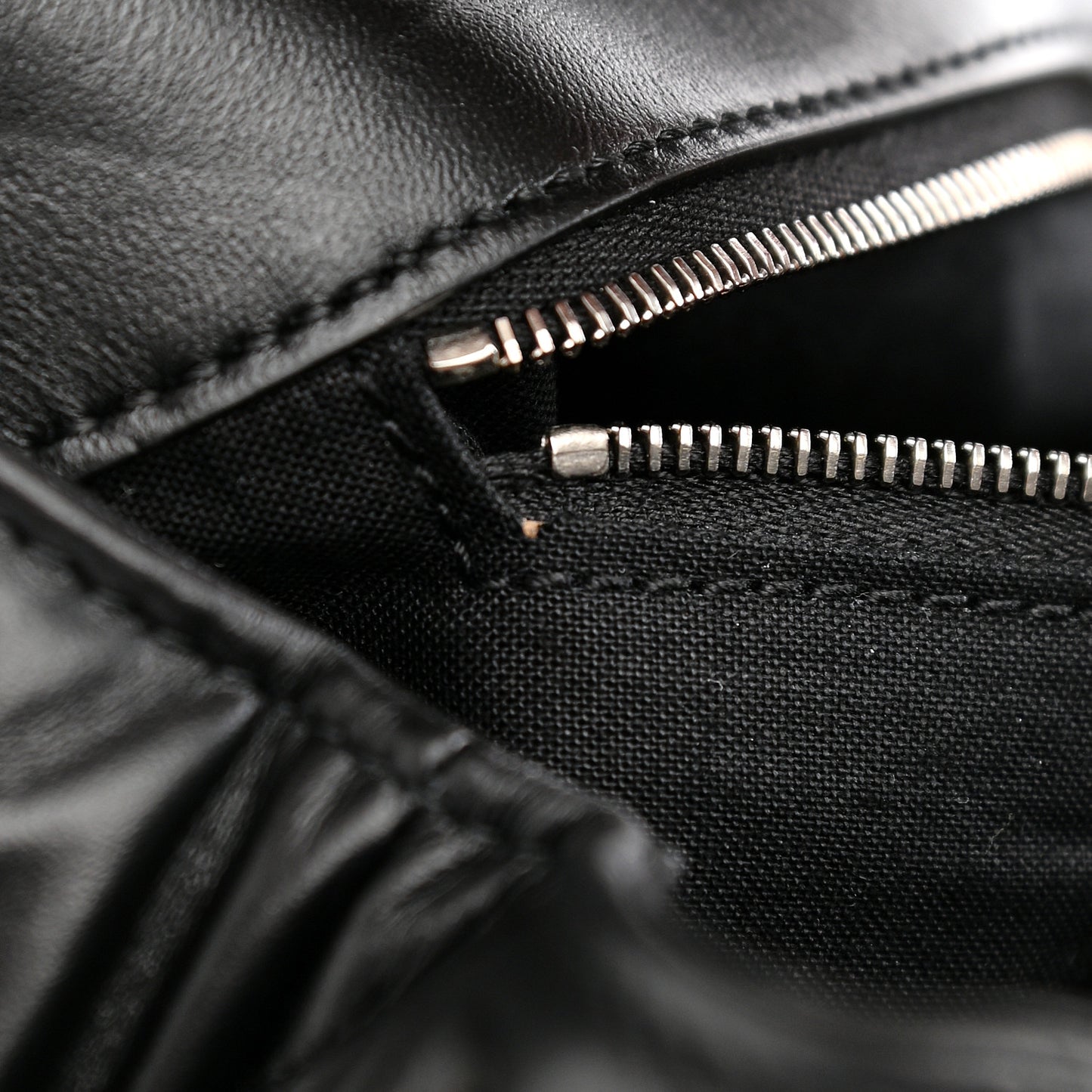 Nappa Calfskin Quilted Touch B Puffy Clutch Black