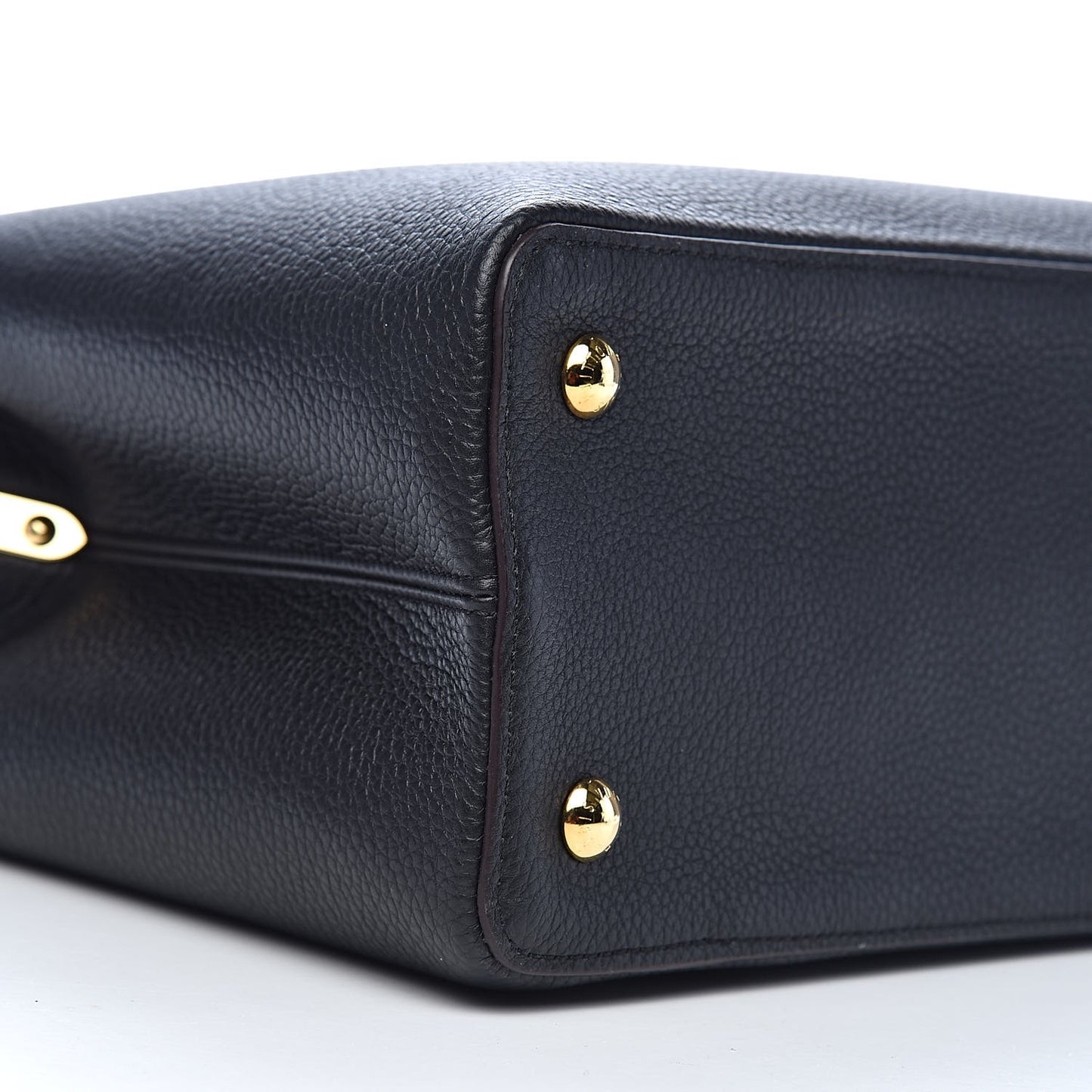 Taurillon Capucines MM Black