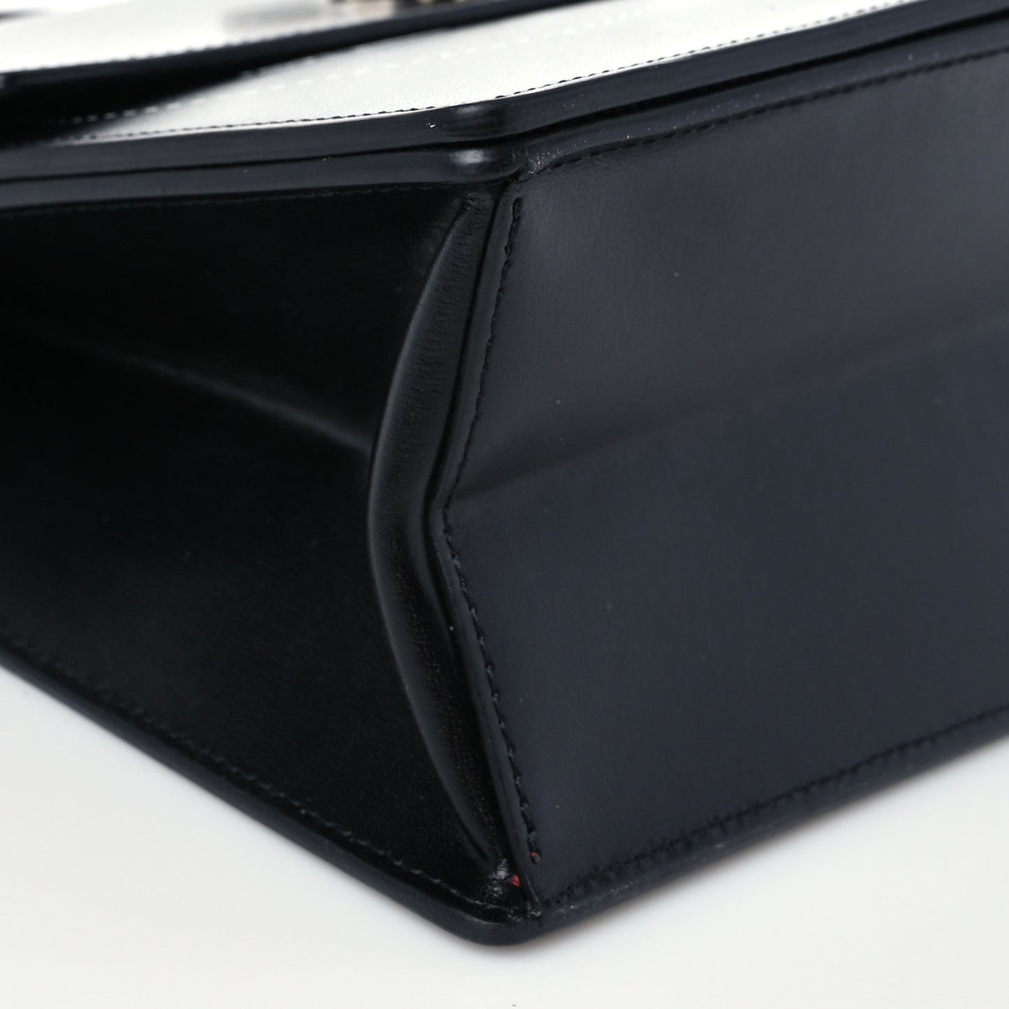 Calfskin Jitney 2.8 Cut Here Shoulder Bag Black