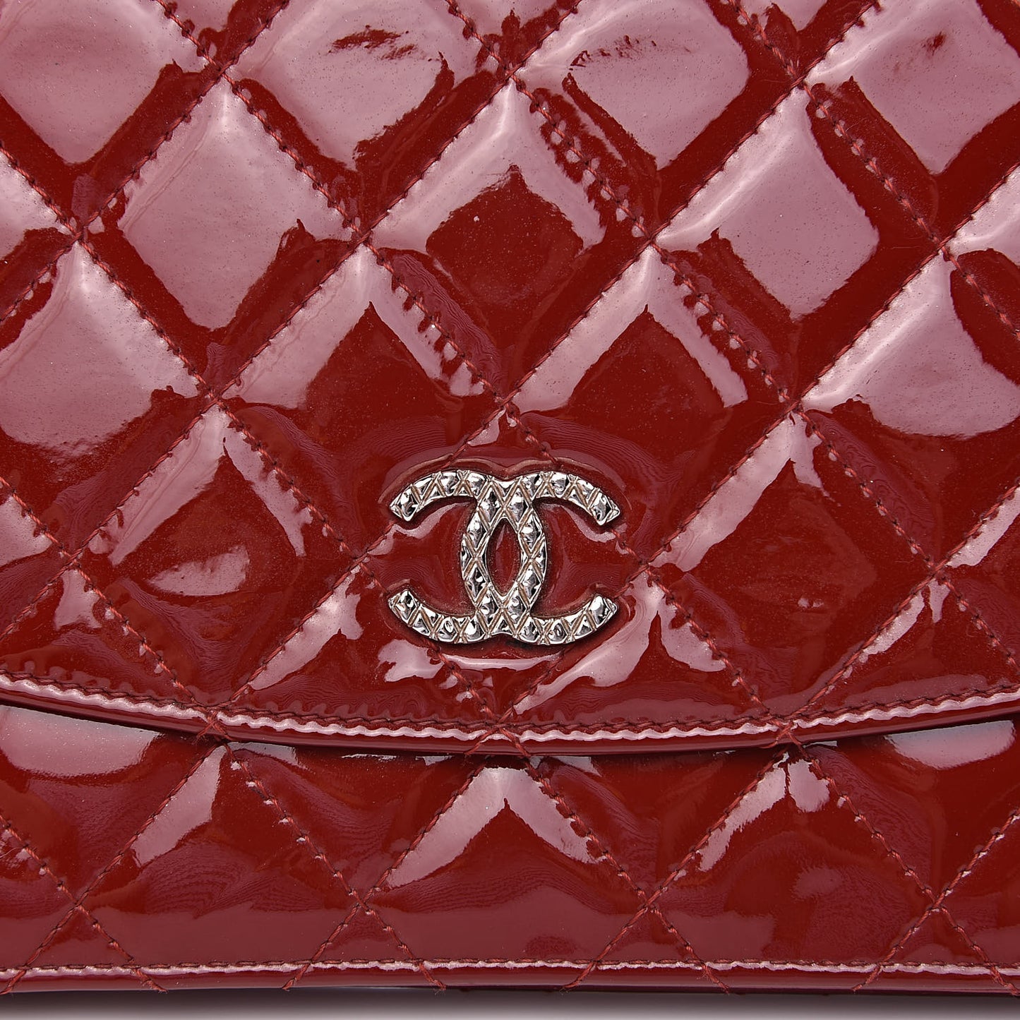 Patent Quilted Brilliant Wallet On Chain WOC Red