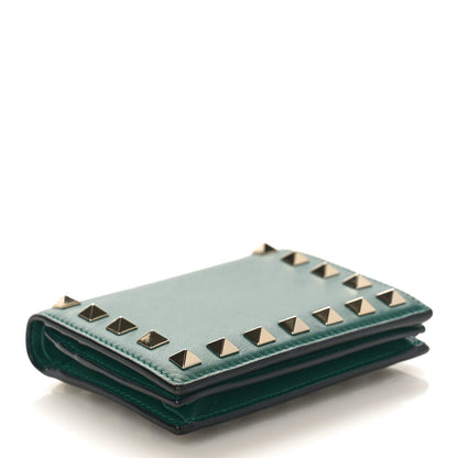 Valentino Garavani Calfskin Rockstud Bi-Fold Card Holder Green 4 of 8