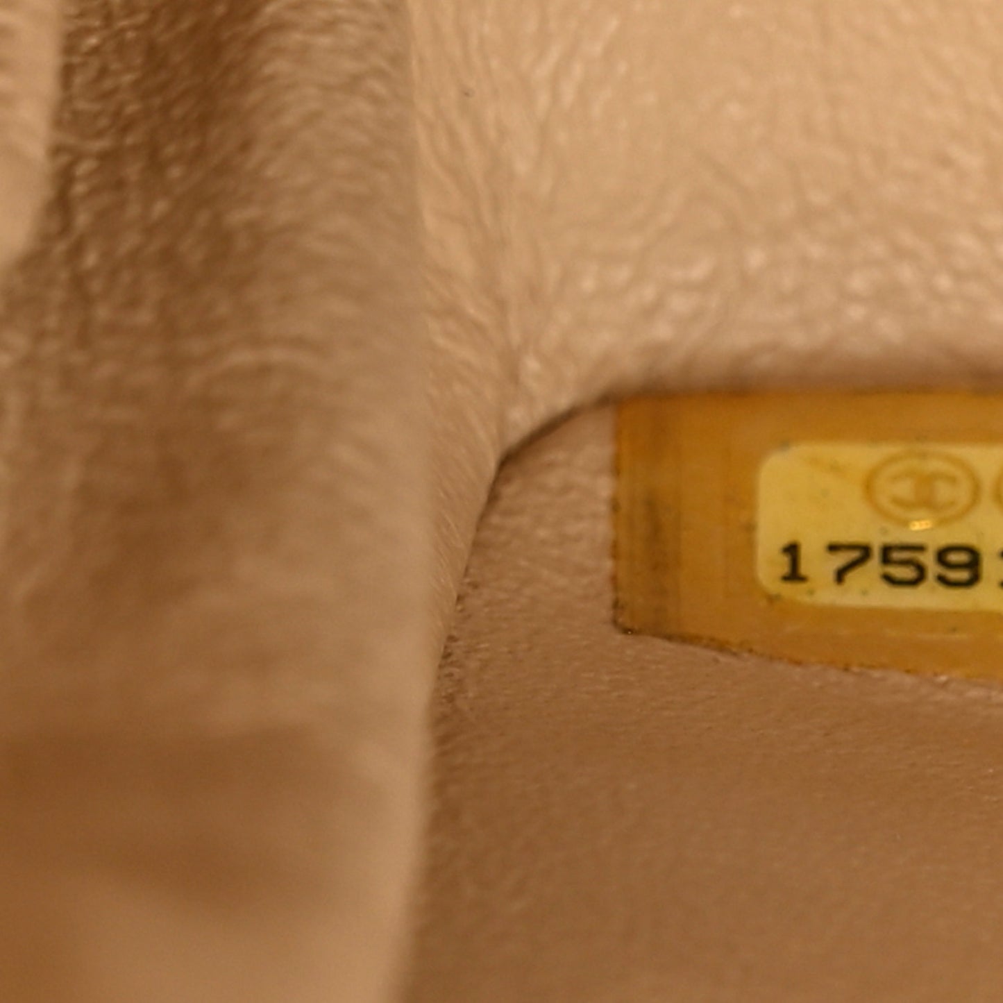 Caviar Quilted Jumbo Double Flap Beige Clair