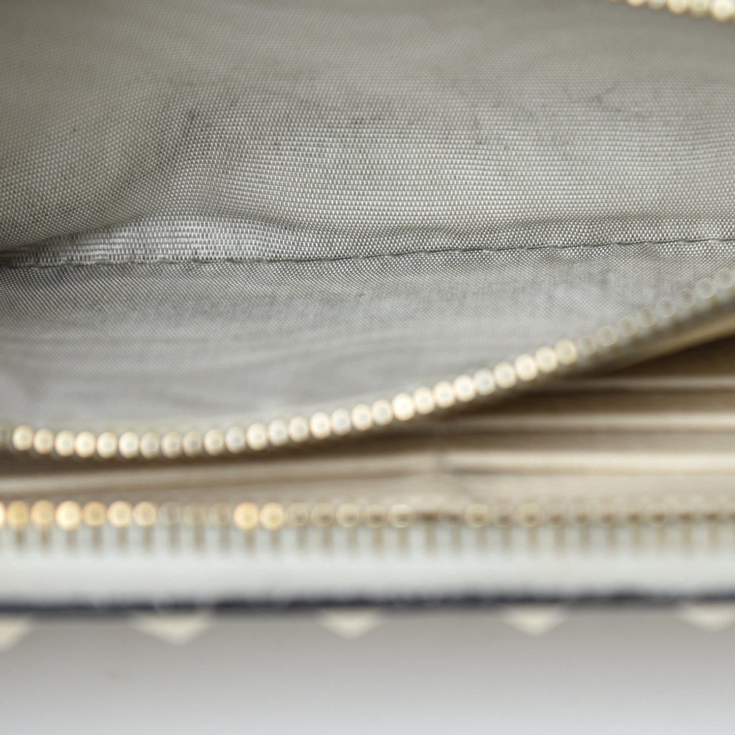 Pebbled Calfskin Rockstud Zip Around Wallet Ivory