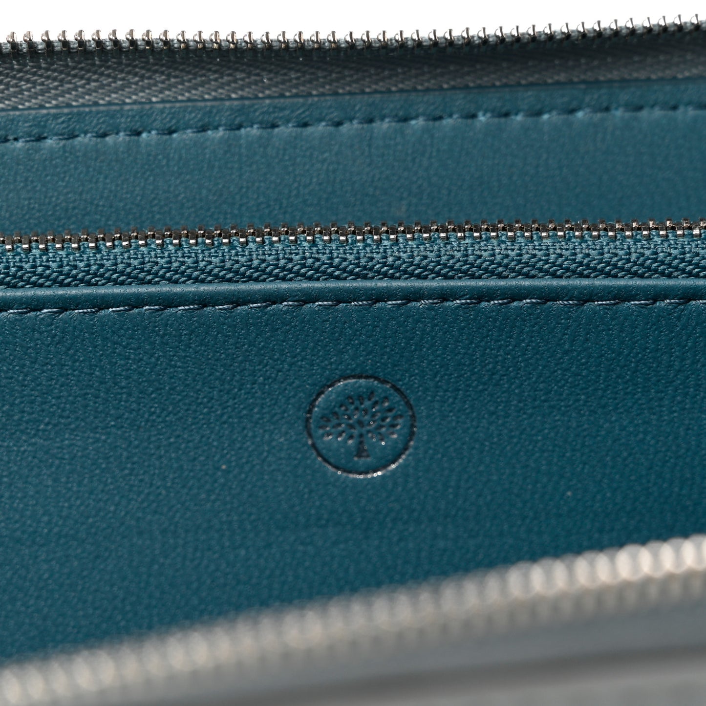 Micro Classic Grain Plaque 8 Credit Card Zip Wallet Cloud