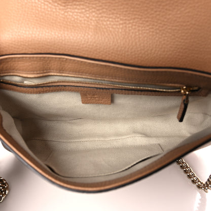 Gucci Pebbled Calfskin Medium Soho Flap Crossbody Camelia 4 of 8