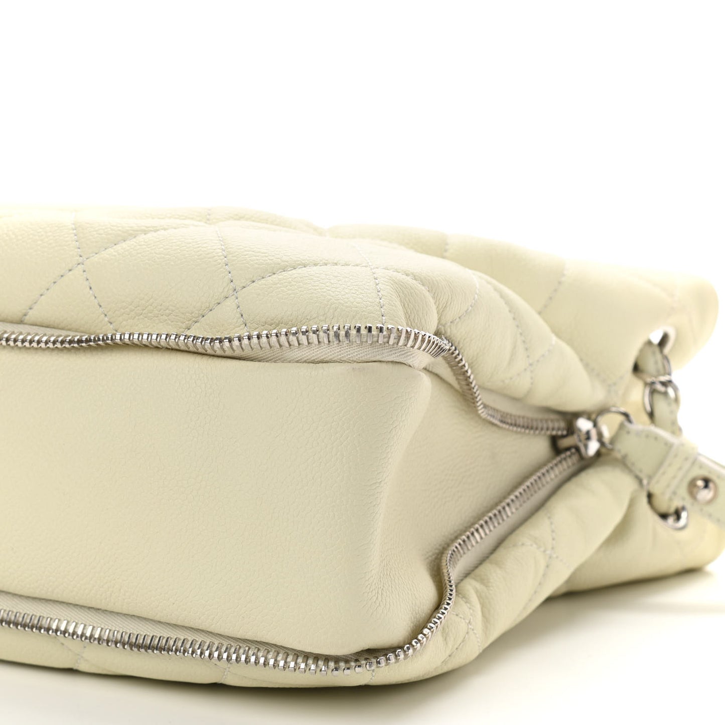 Caviar Quilted Expandable Zip Shoulder Bag White