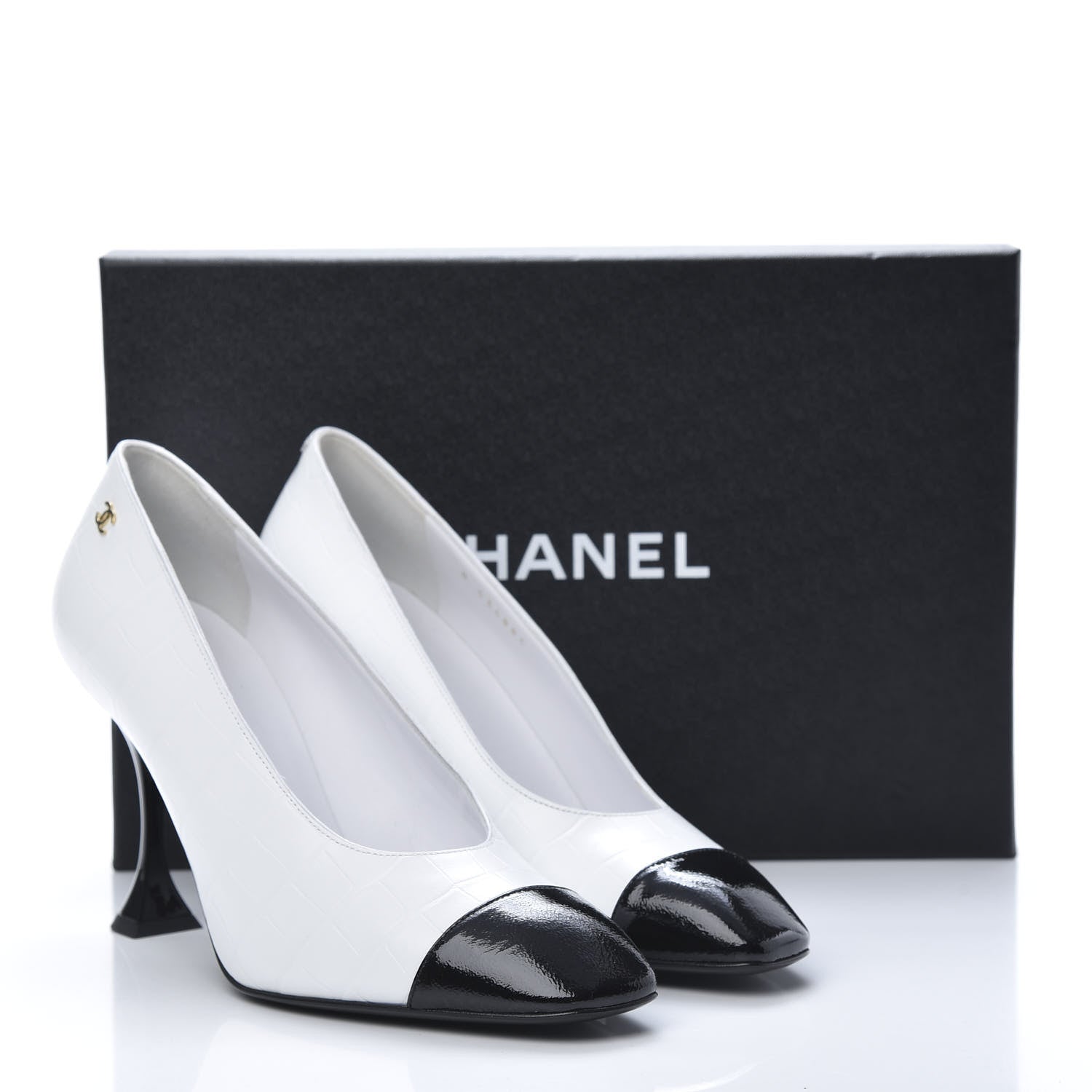 Chanel Crocodile Embossed Calfskin Cap Toe CC Pumps 39.5 Black White 9 of 10