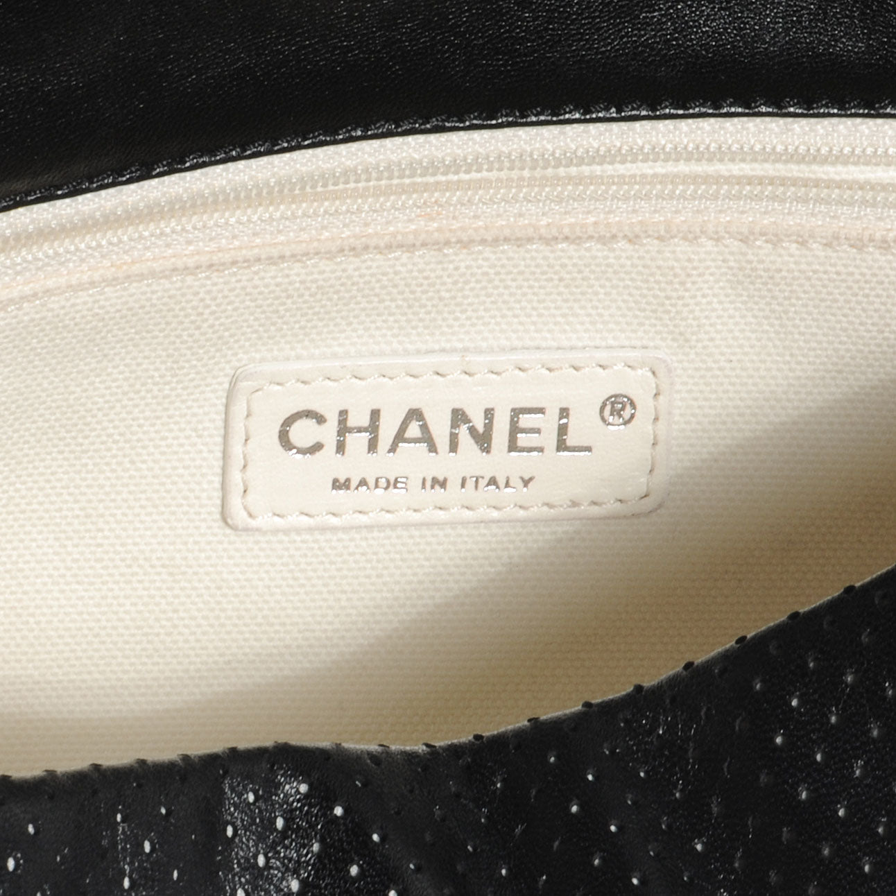 Lambskin Perforated Medium Baseball Spirit Flap Black