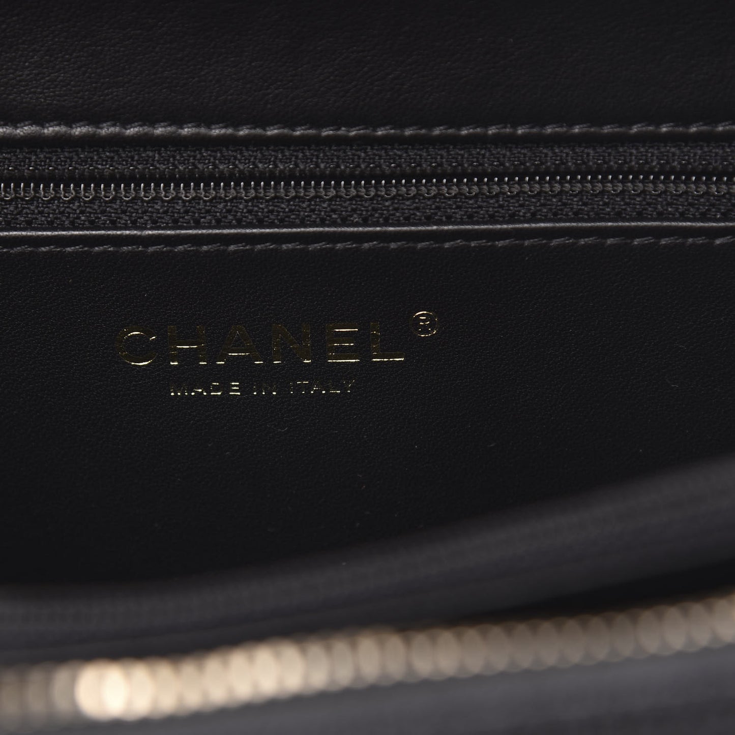 Caviar Quilted Medium CC Filigree Vanity Case Black