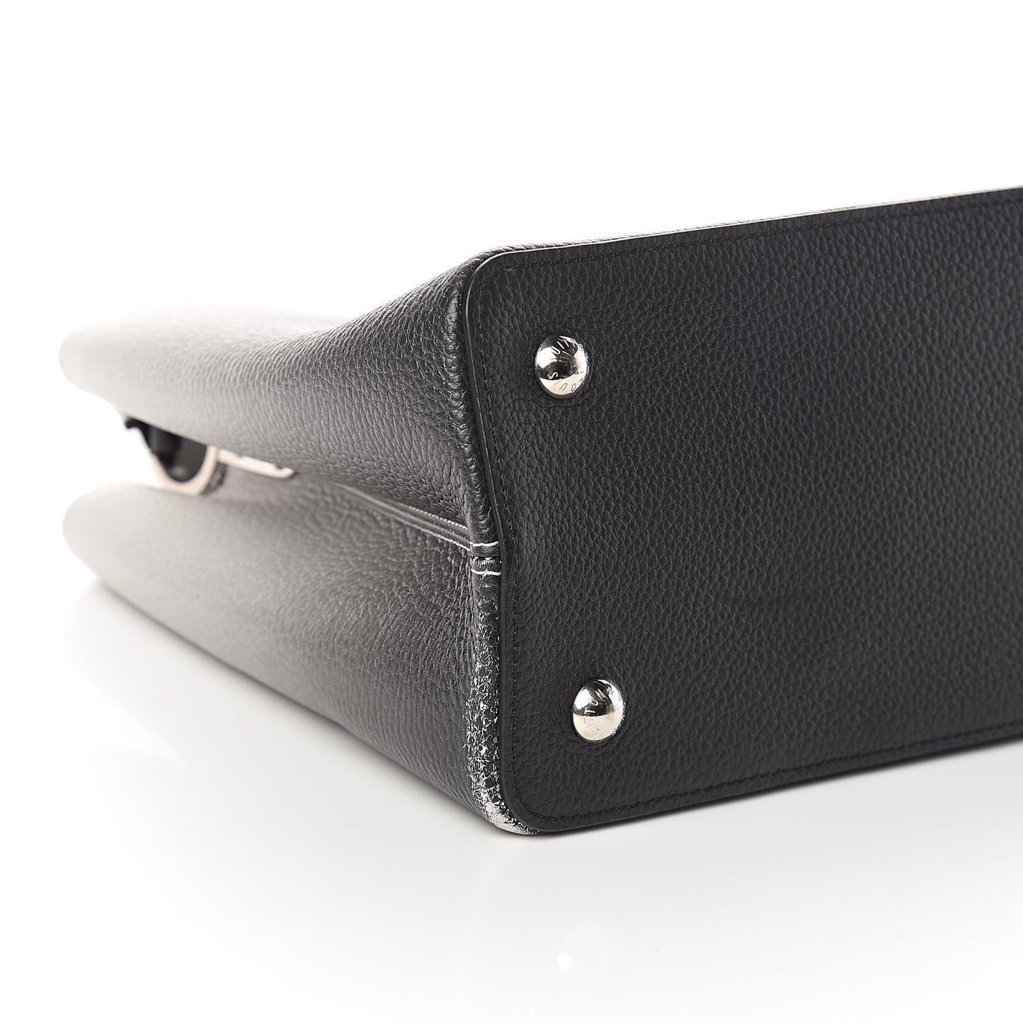 Taurillon Capucines MM Cloudy Black