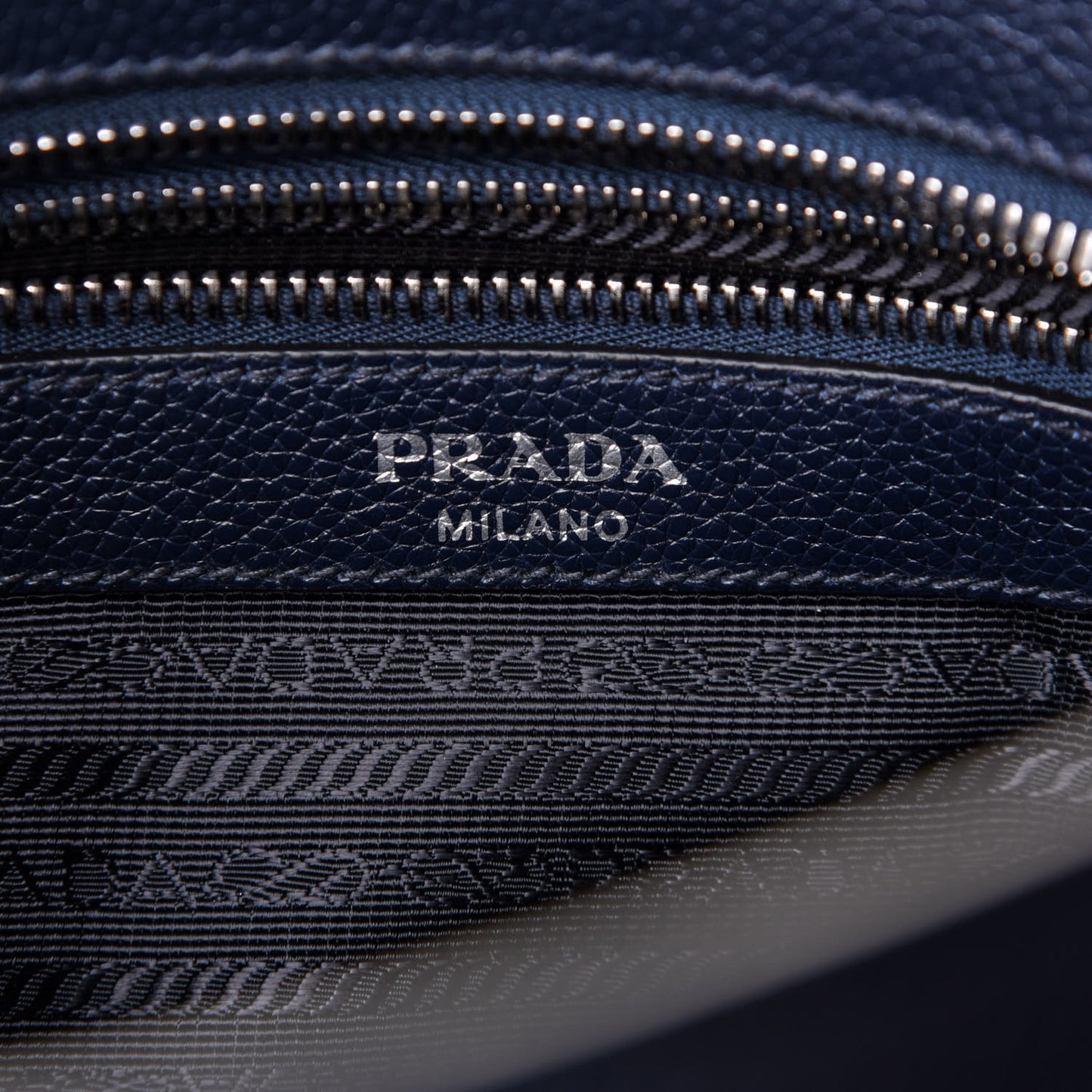 Vitello Daino Logo Crossbody Bag Baltico