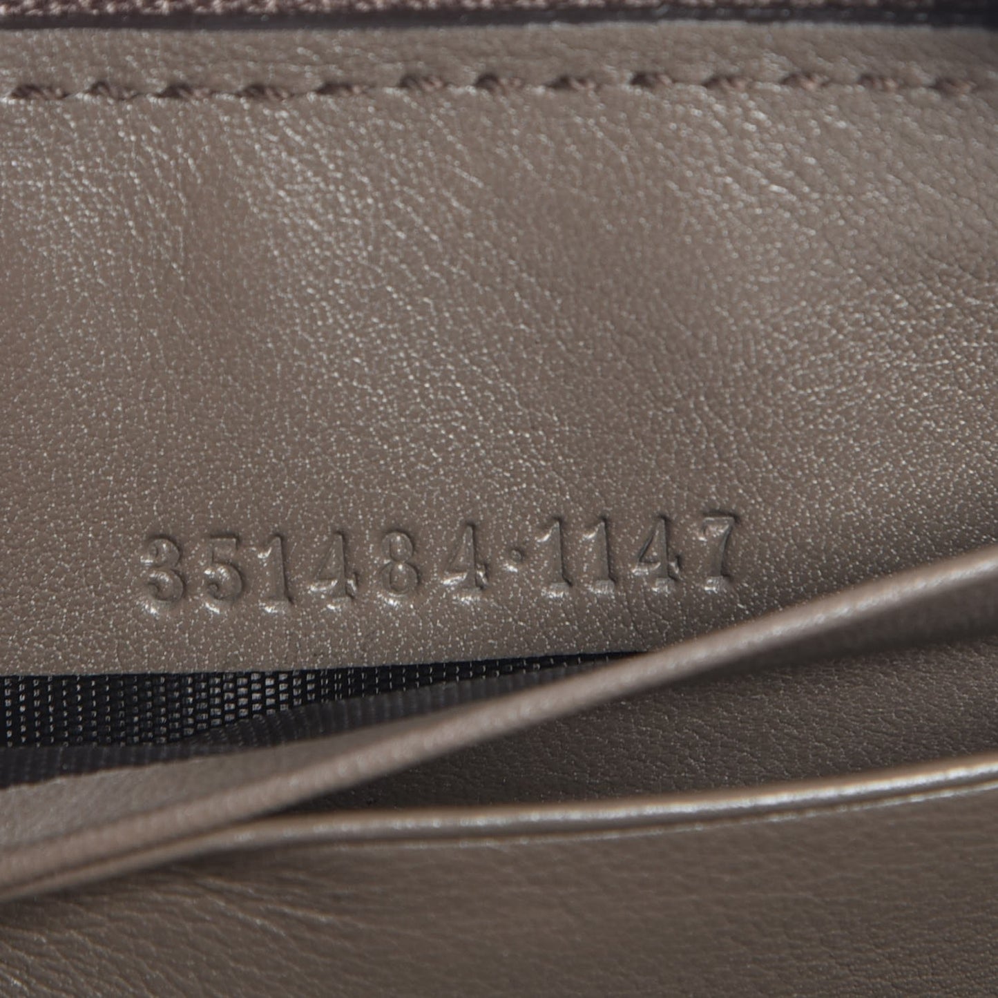 Vitello Range Soho Compact Disco Zip Around Wallet Grey Field