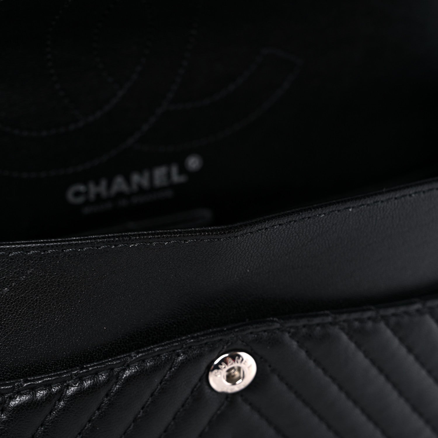 Chanel Sheepskin Chevron Quilted Studded 2.55 Reissue 226 Flap Black 10 of 10