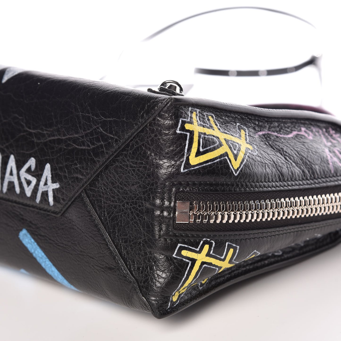 Agneau Graffiti Papier A6 Zip Around Tote Black
