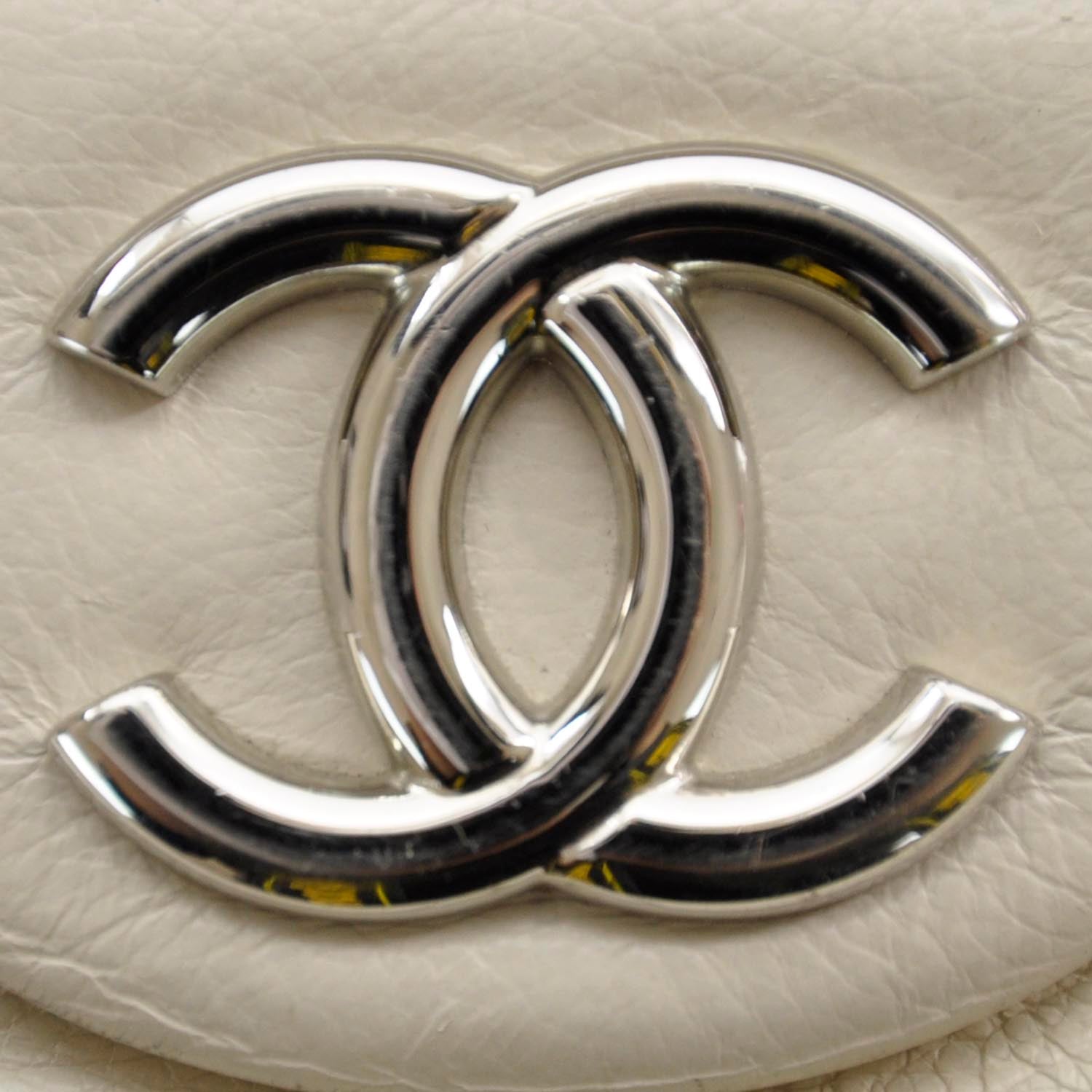 Chanel Leather On The Road XL Flap Ivory 5 of 9