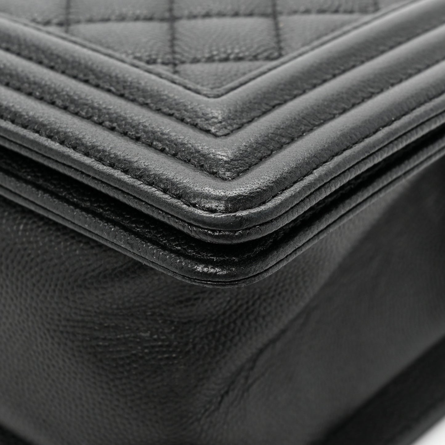 Caviar Quilted Medium Boy Flap So Black