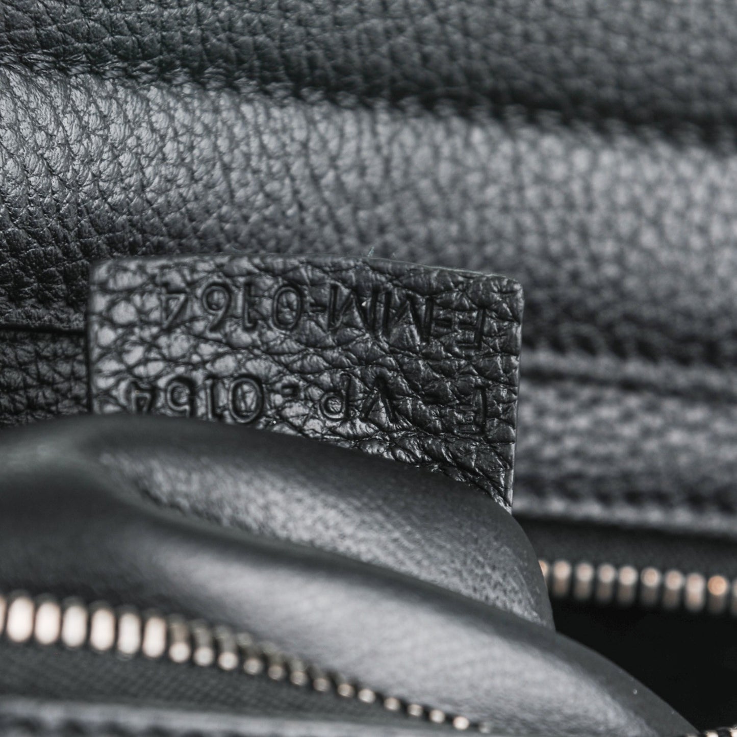Drummed Calfskin Suede Medium Trapeze Black