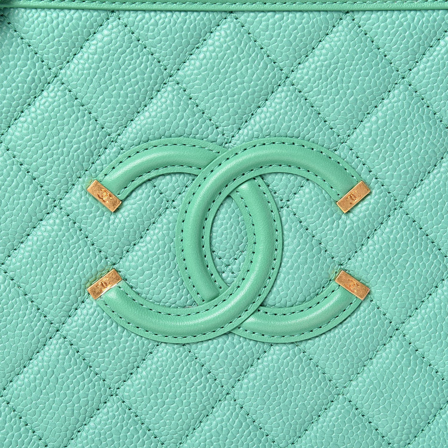 Chanel Caviar Quilted Medium CC Filigree Vanity Case Green 10 of 26