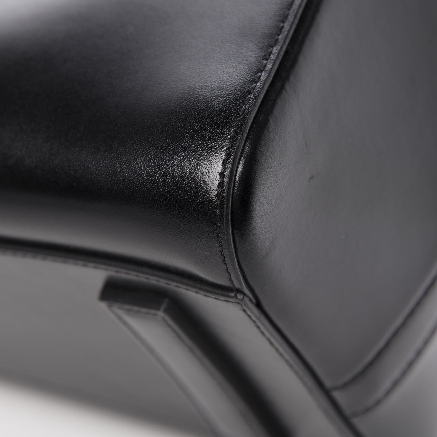 Shiny Lord Calfskin Medium Antigona Black