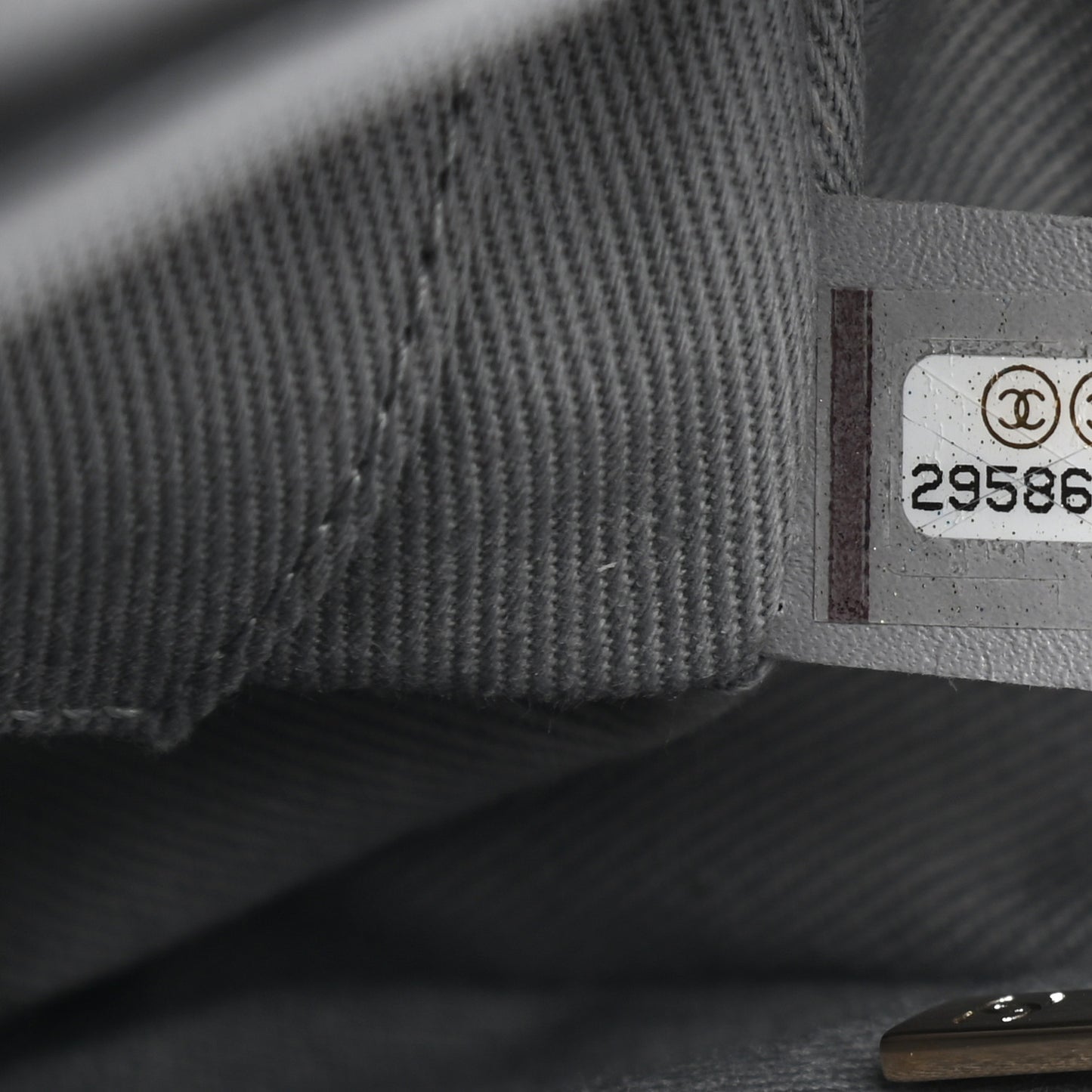 Caviar Quilted Medium Business Affinity Flap Grey