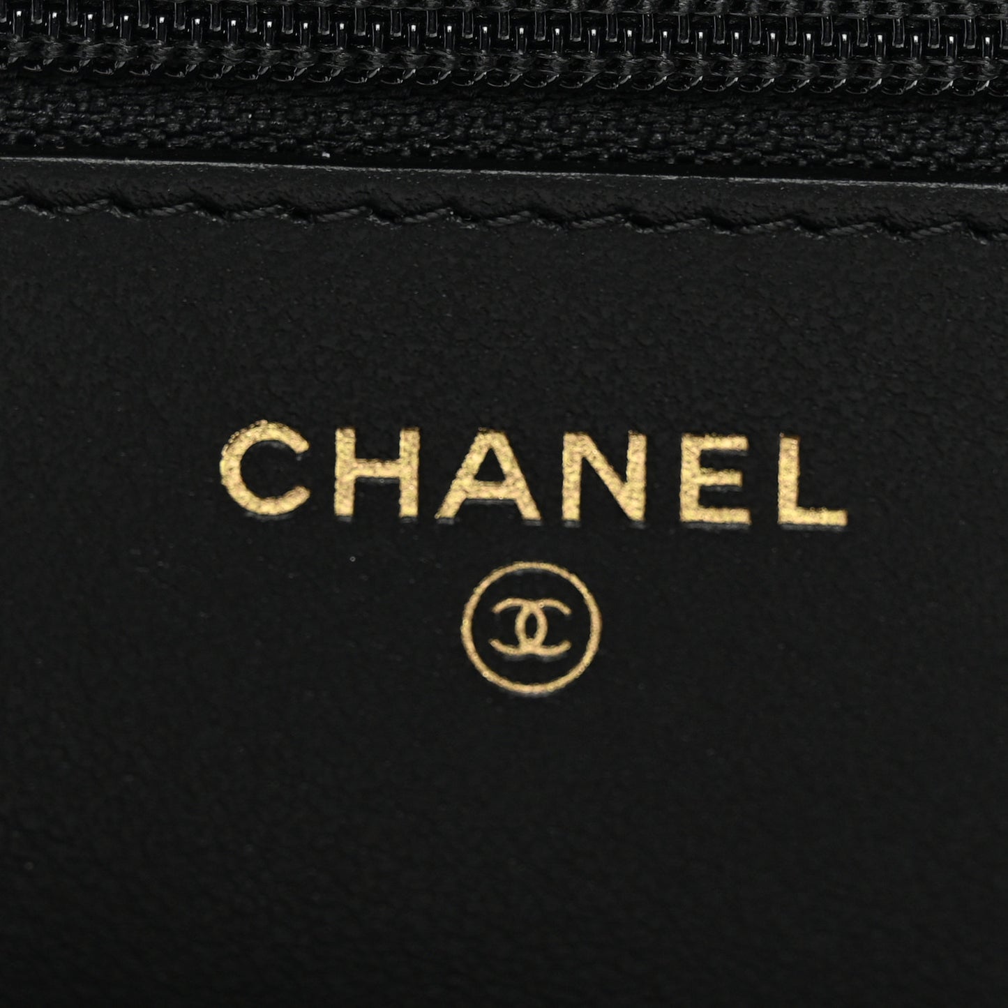 Calfskin Crocodile Embossed Graffiti 2.55 Cocodile Reissue Wallet On Chain WOC Black Gold