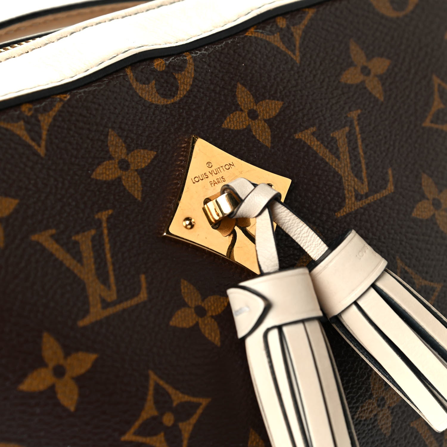 Louis Vuitton Monogram Saintonge Creme 7 of 9