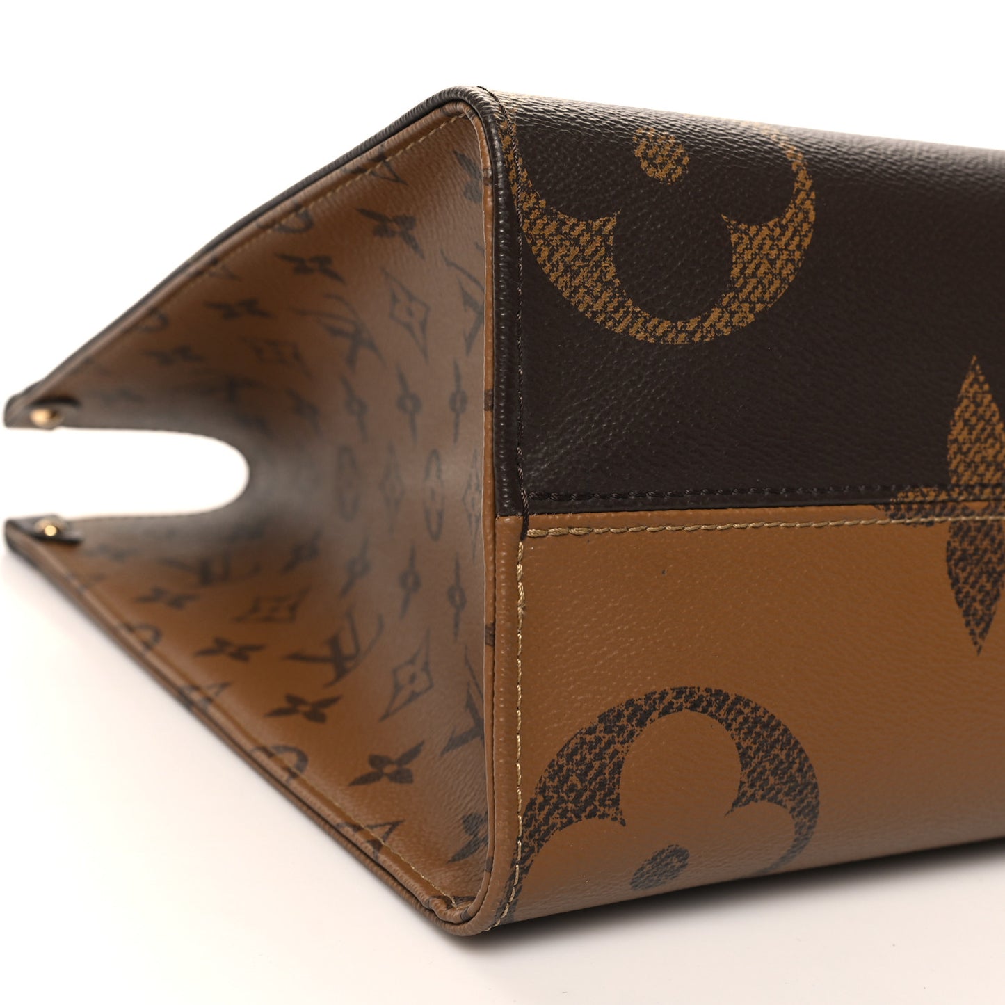 Reverse Monogram Giant Onthego MM